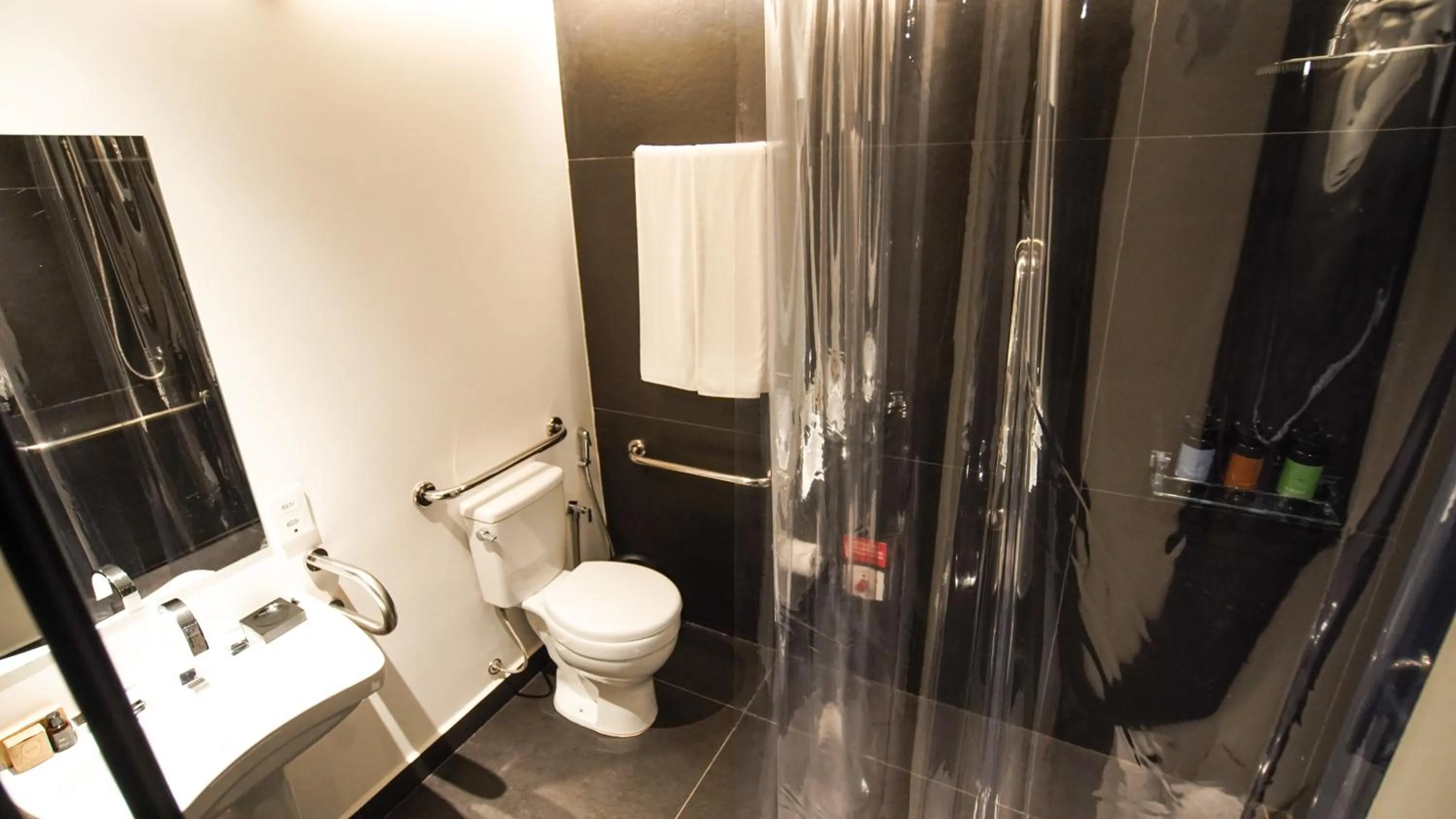 Bathroom in Qoya São Paulo Paulista, Curio Collection by Hilton