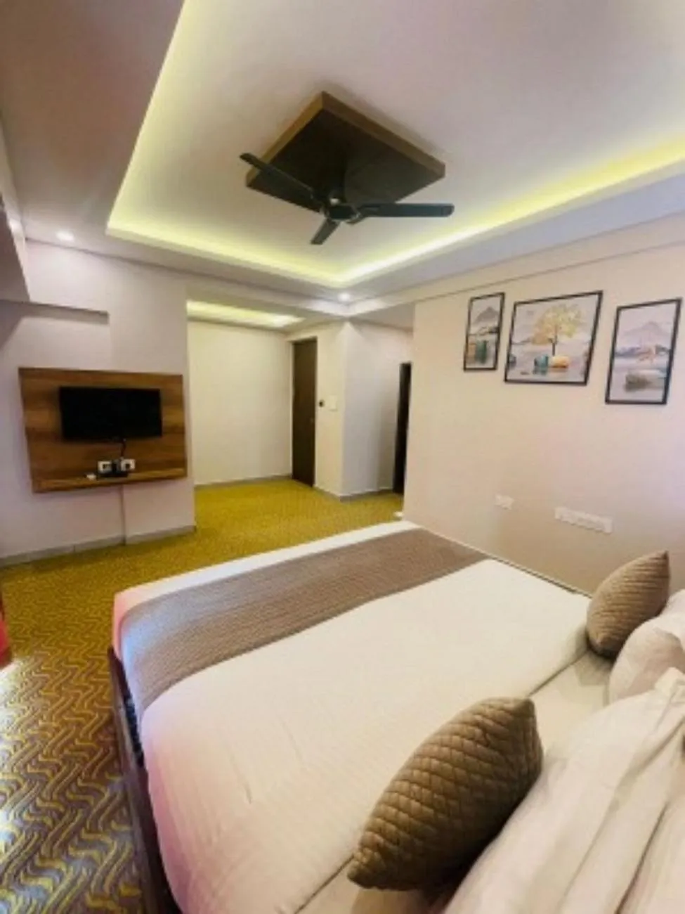 TV and multimedia, Bed in VOVO HOTELS