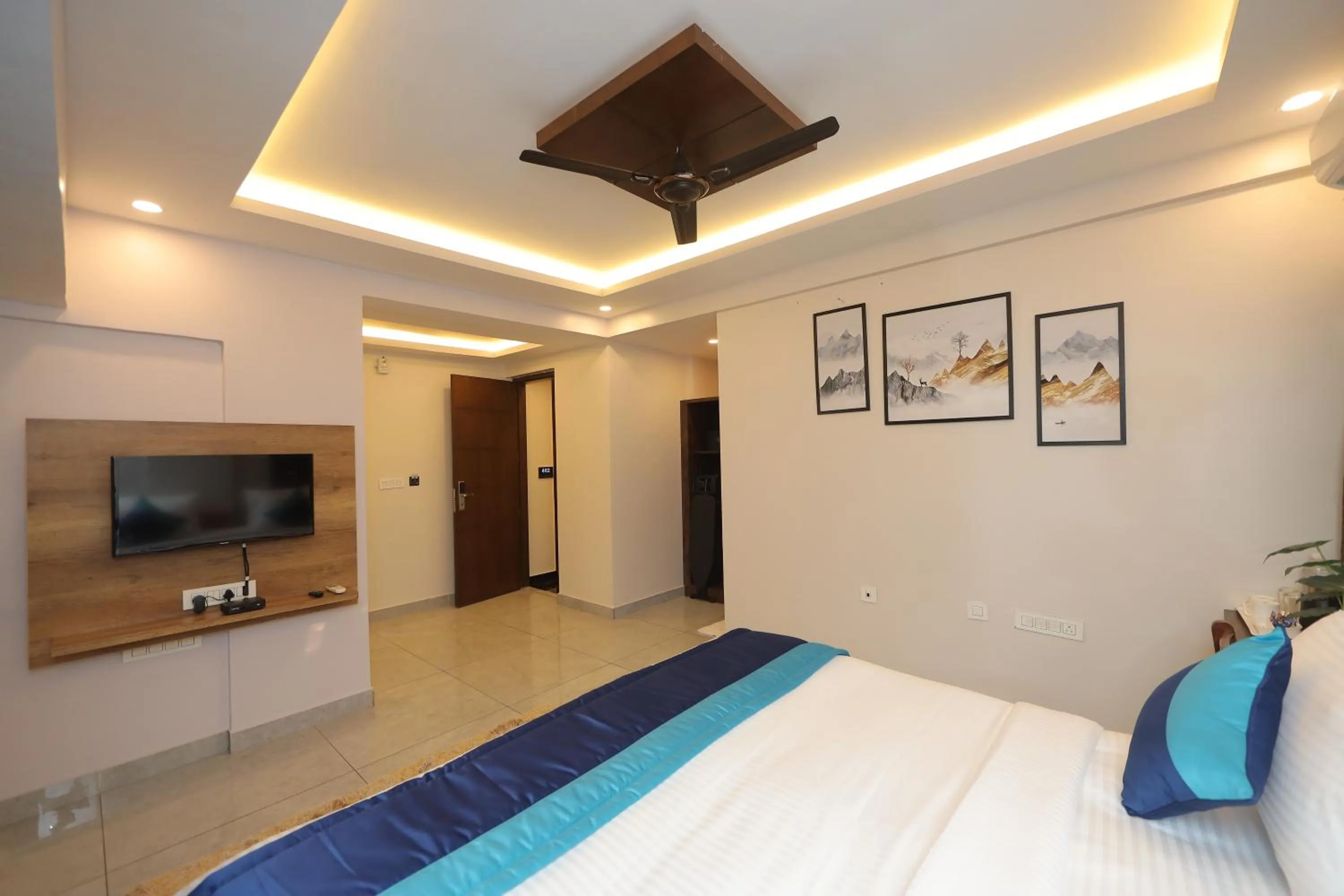 TV and multimedia, Bed in VOVO HOTELS