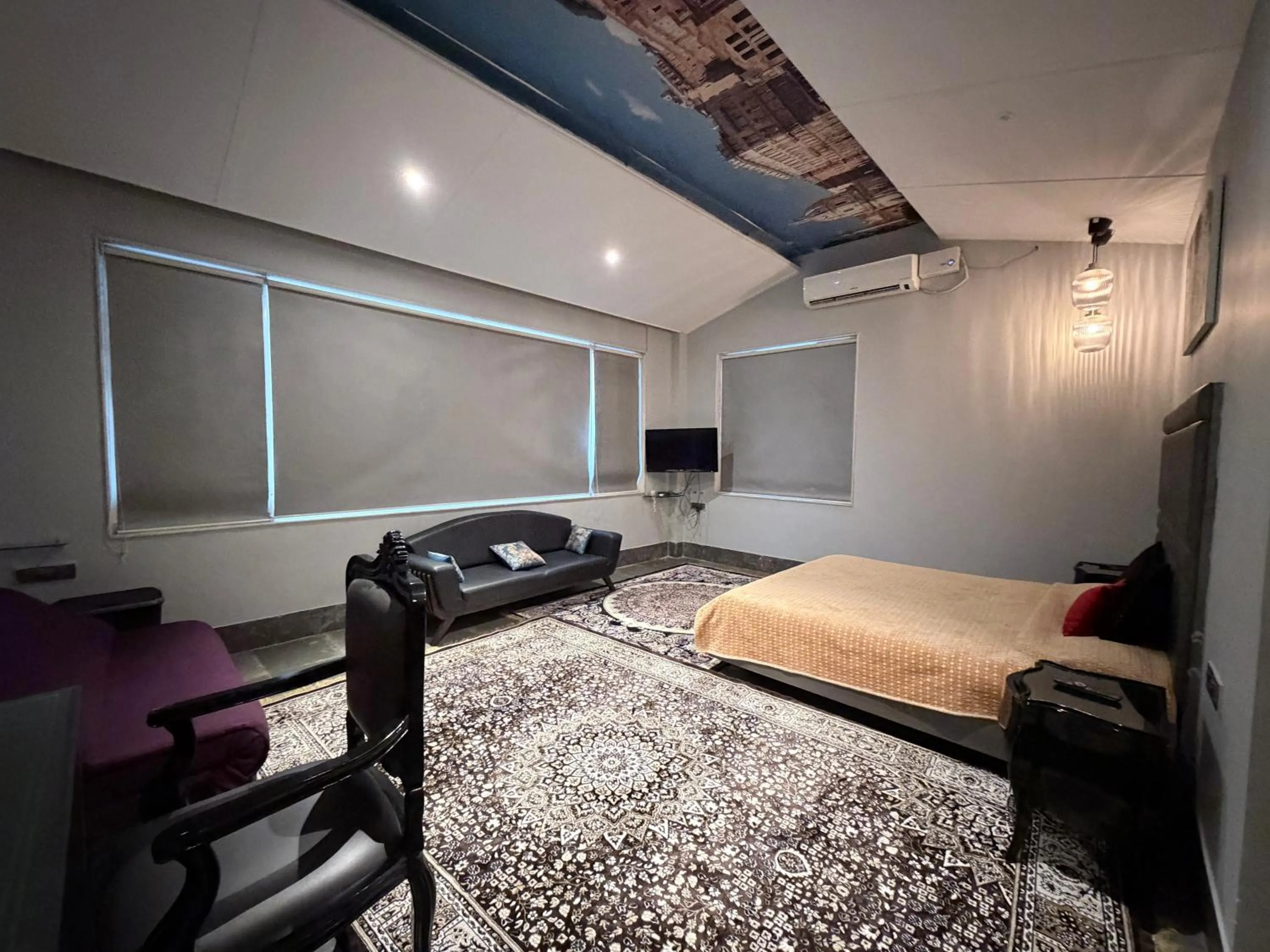 Bed in 360 South, Khandala