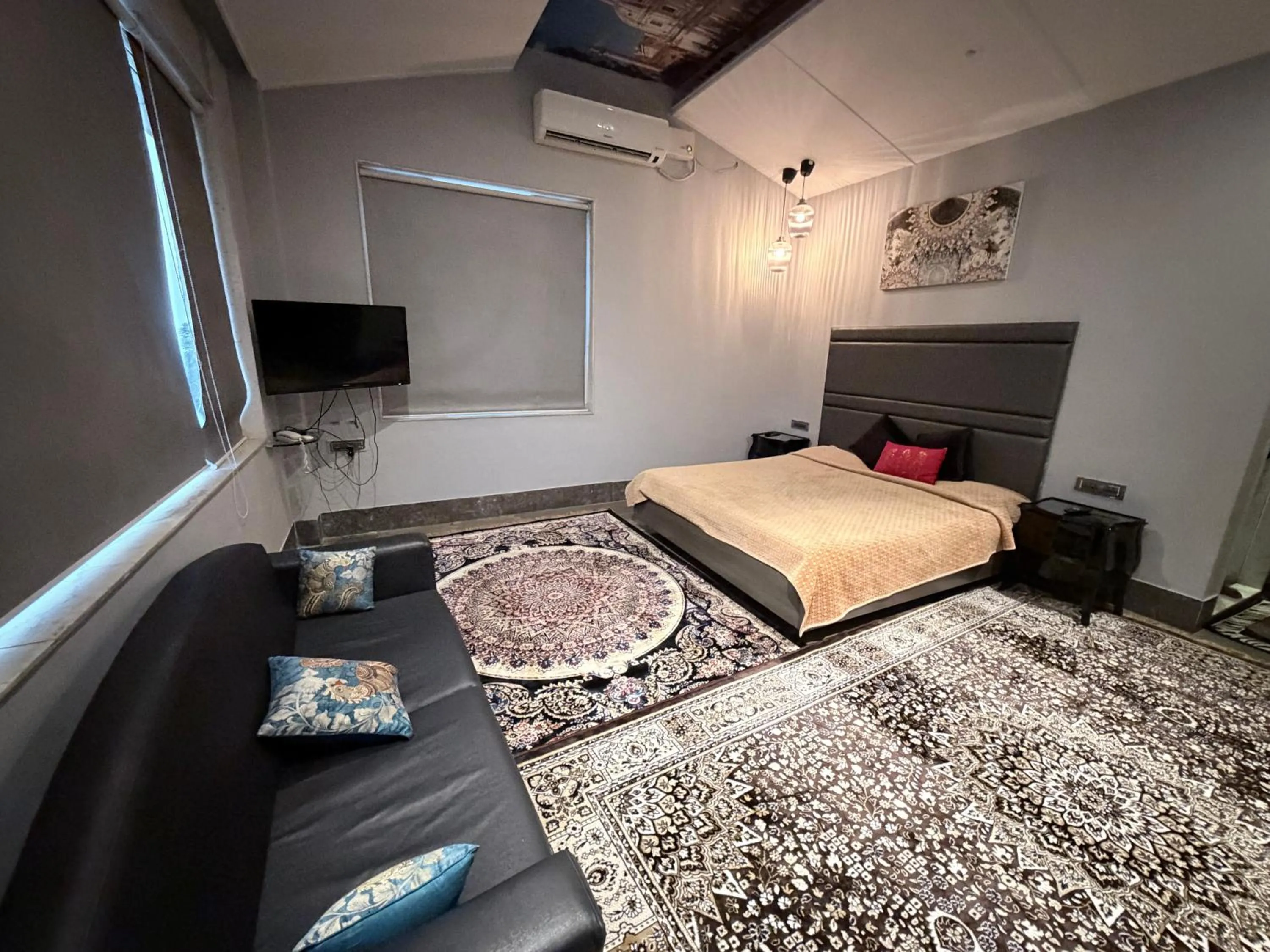 Bed in 360 South, Khandala