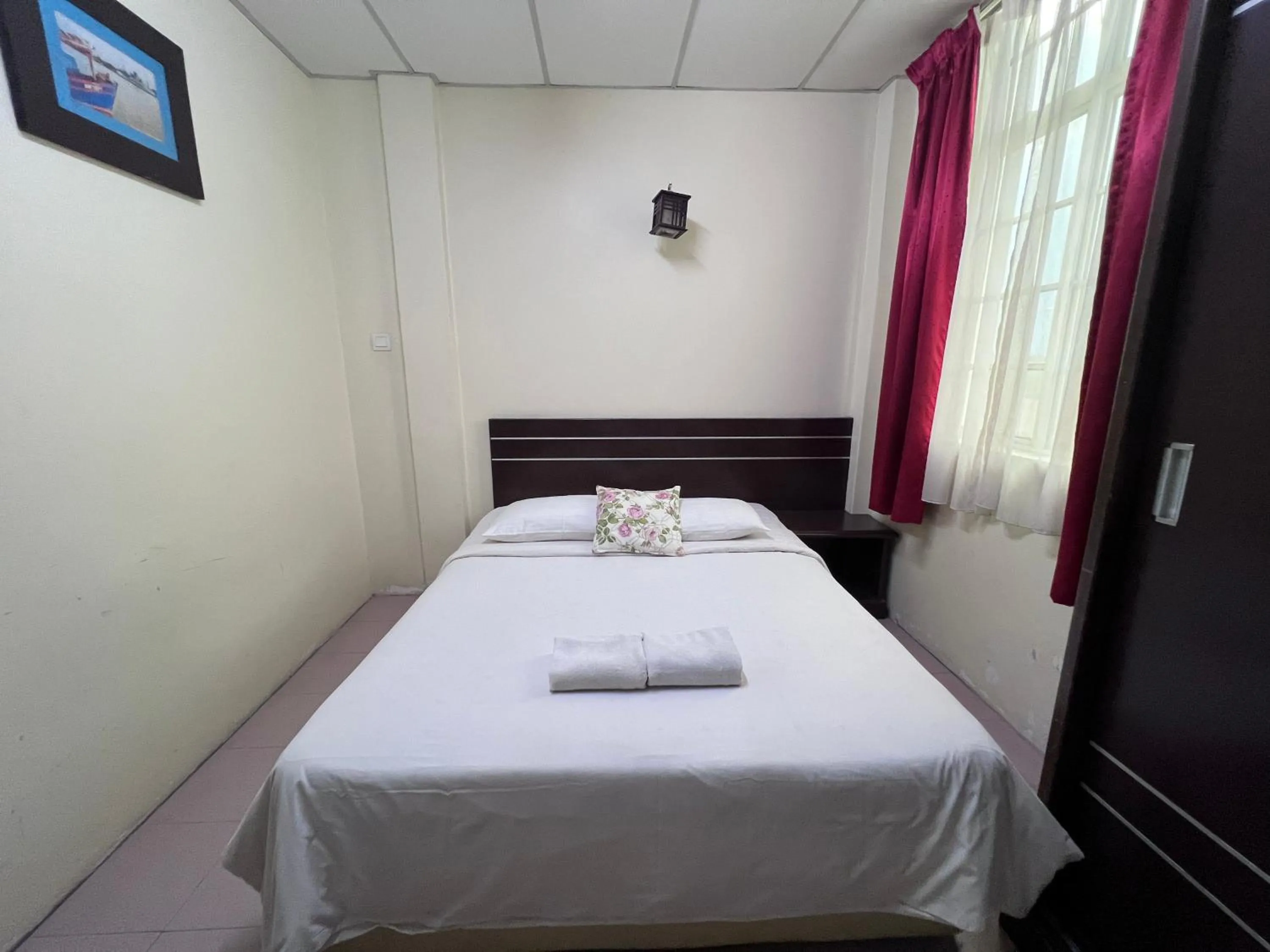 Bed in Seri Kemaman Inn, Chukai Terengganu