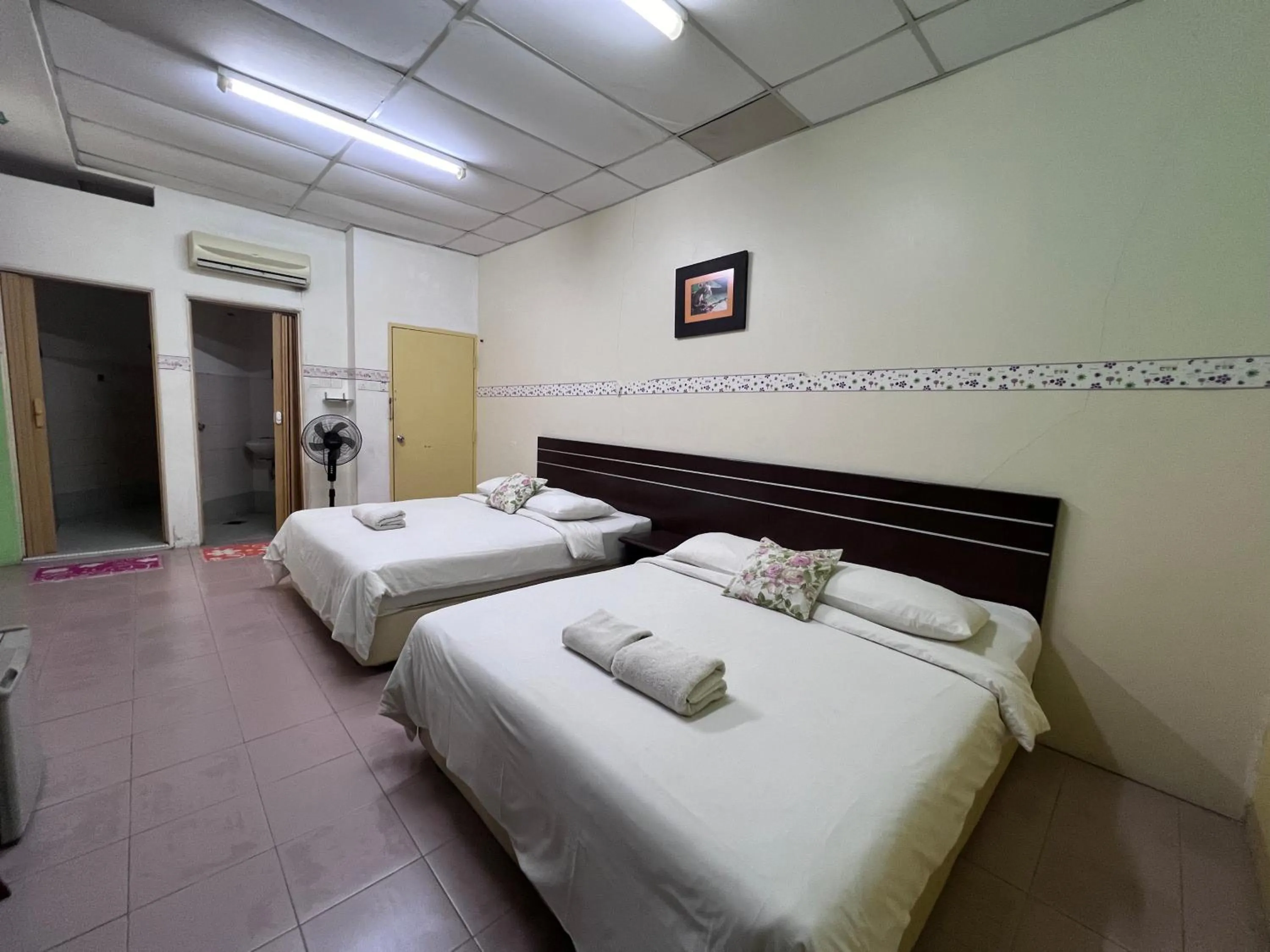 Bed in Seri Kemaman Inn, Chukai Terengganu