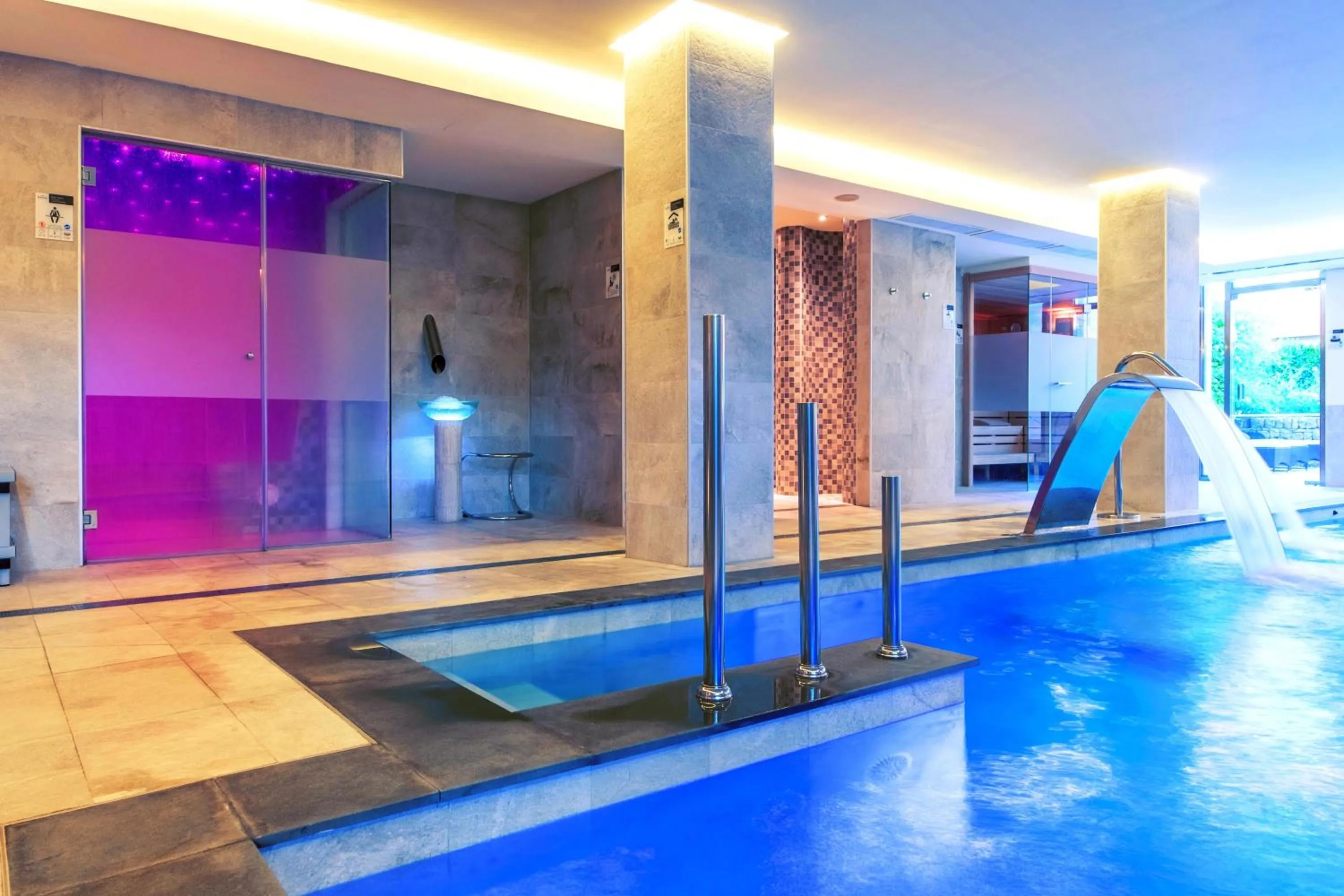 Swimming pool in VIVA Blue & Spa