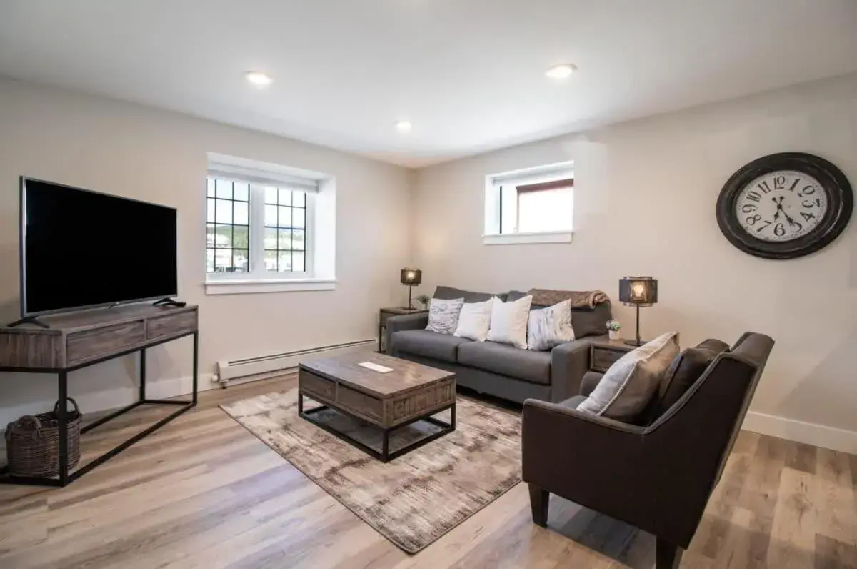 NN - Flats on 4th #1 - Downtown 2-bed 2-bath NN - Flats on 4th #1 - Downtown 2-bed 2-bath