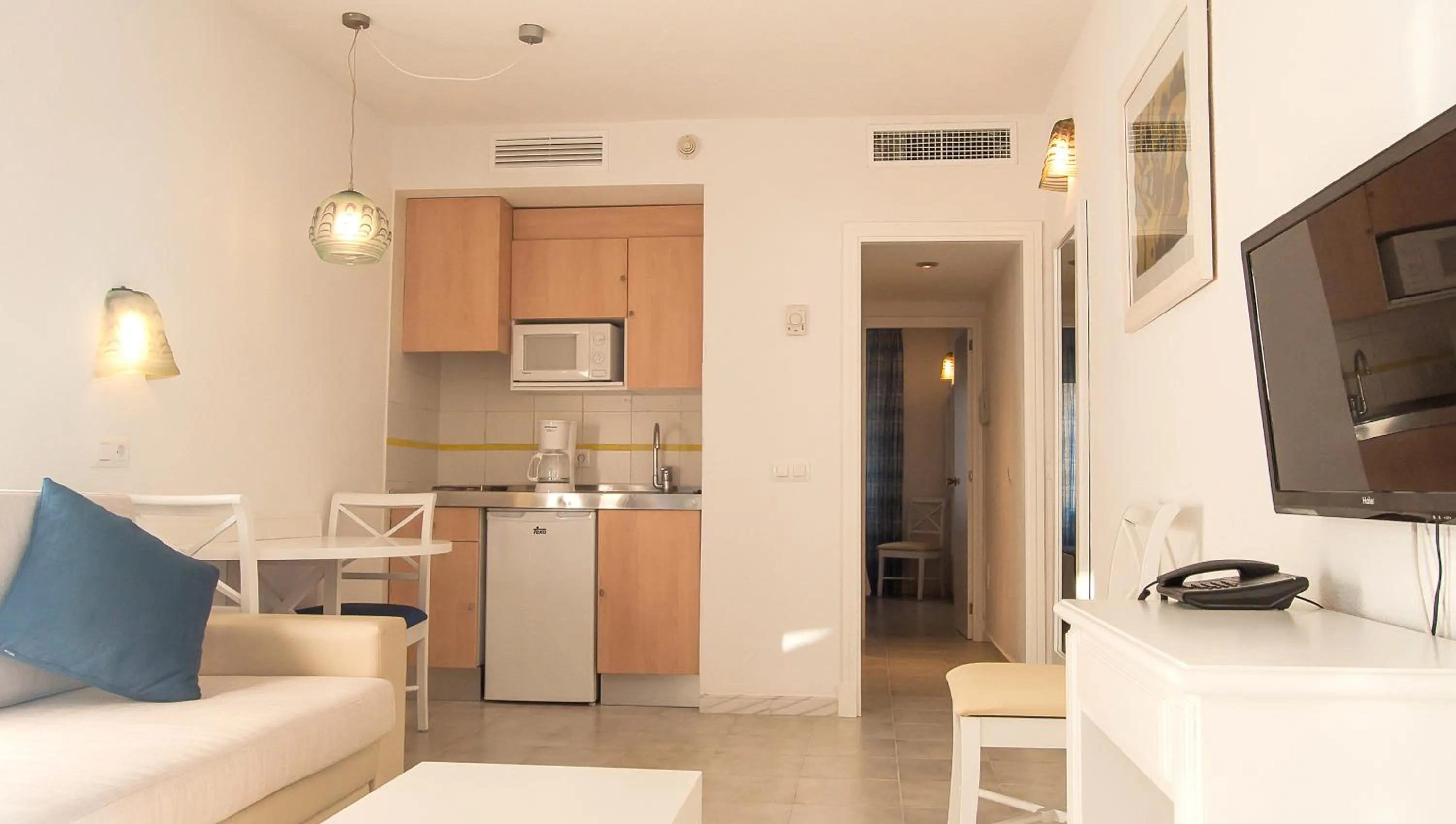 Photo of the whole room in BQ Alcudia Sun Village