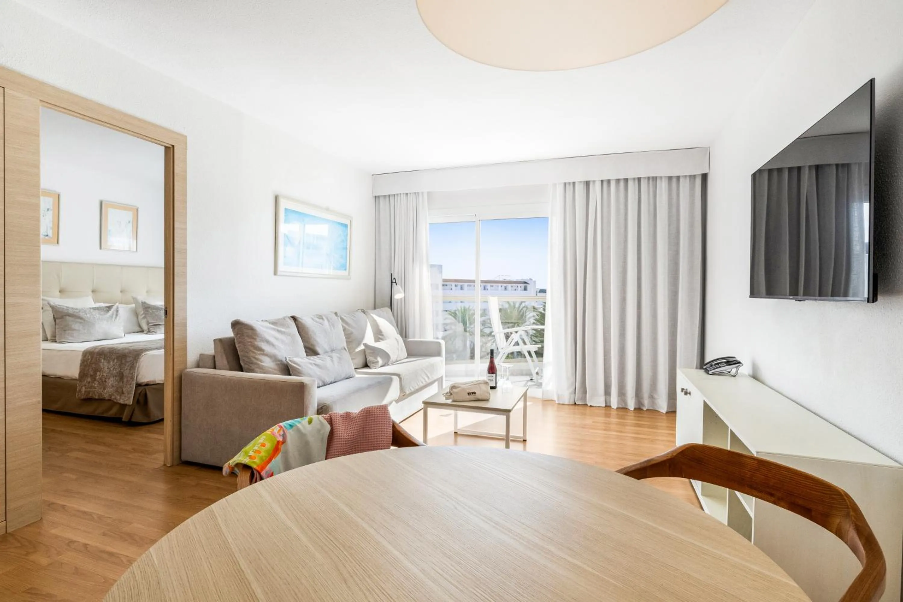 Communal lounge/ TV room in VIVA Sunrise