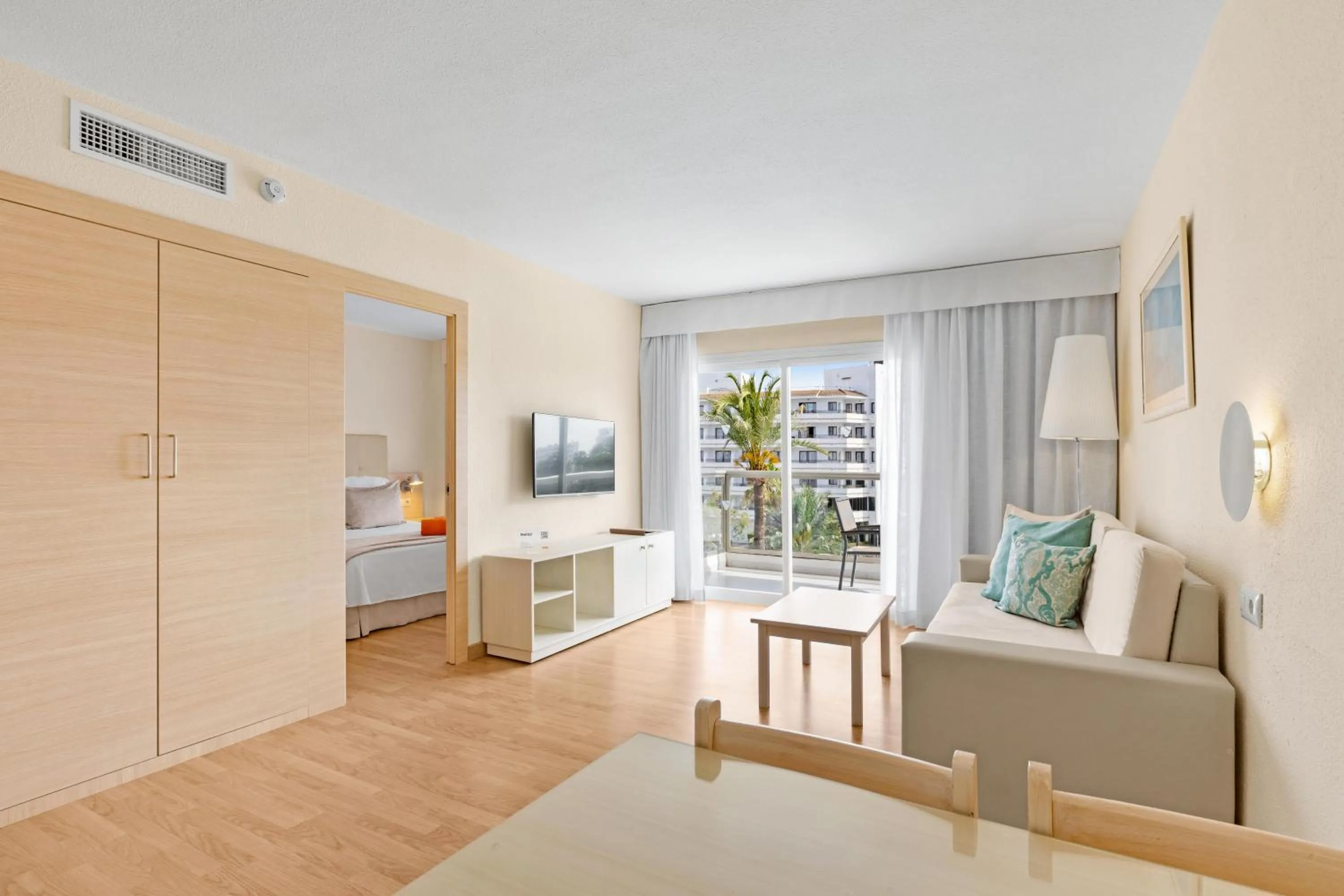 Photo of the whole room, Bed in VIVA Sunrise