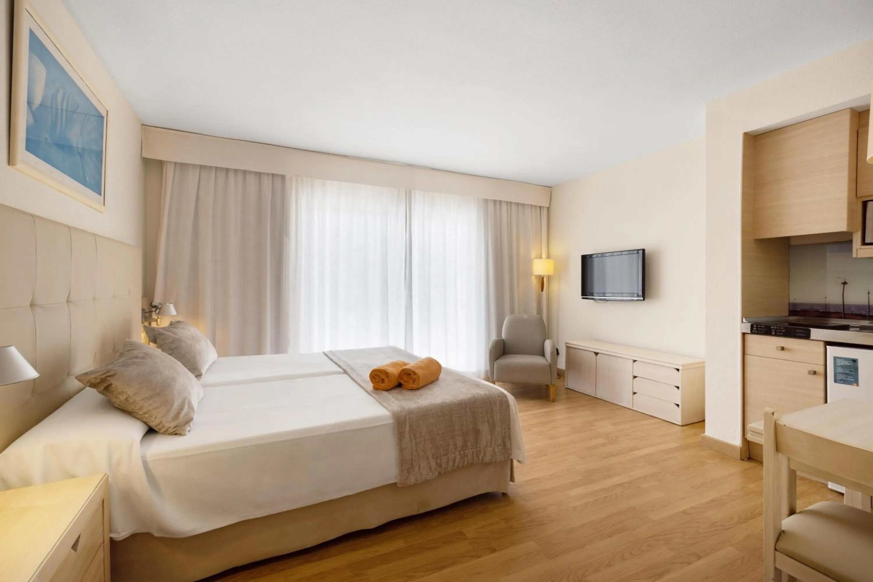 Photo of the whole room, Bed in VIVA Sunrise