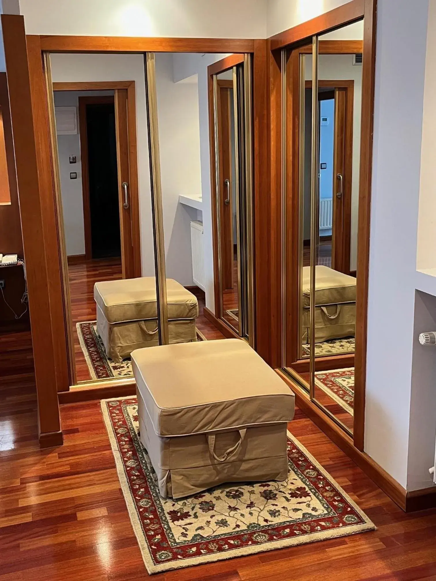 wardrobe, Bed in Hotel Gran Regente wardrobe, Bed in Hotel Gran Regente