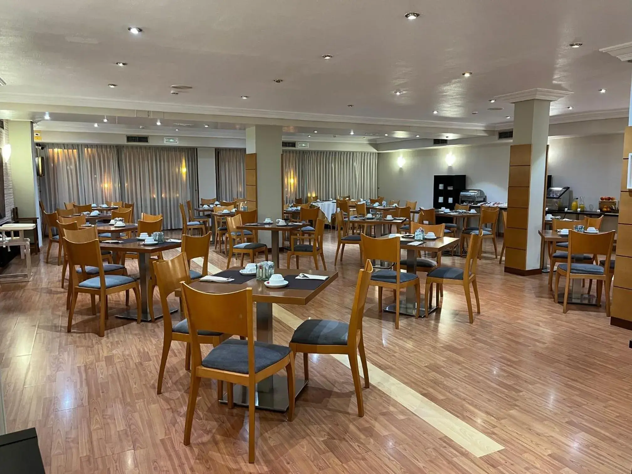 Restaurant/places to eat in Hotel Gran Regente Restaurant/places to eat in Hotel Gran Regente
