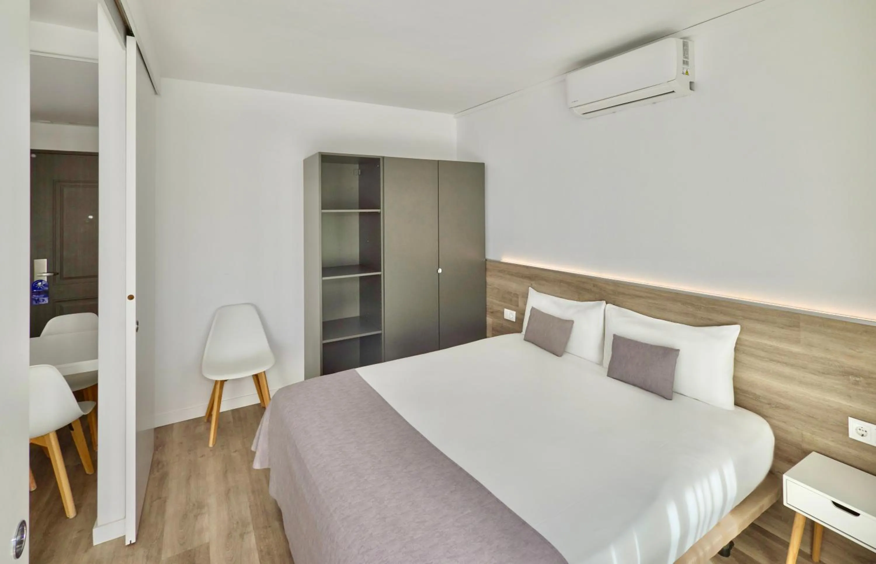 Bedroom, Bed in Aparthotel Comtat Sant Jordi