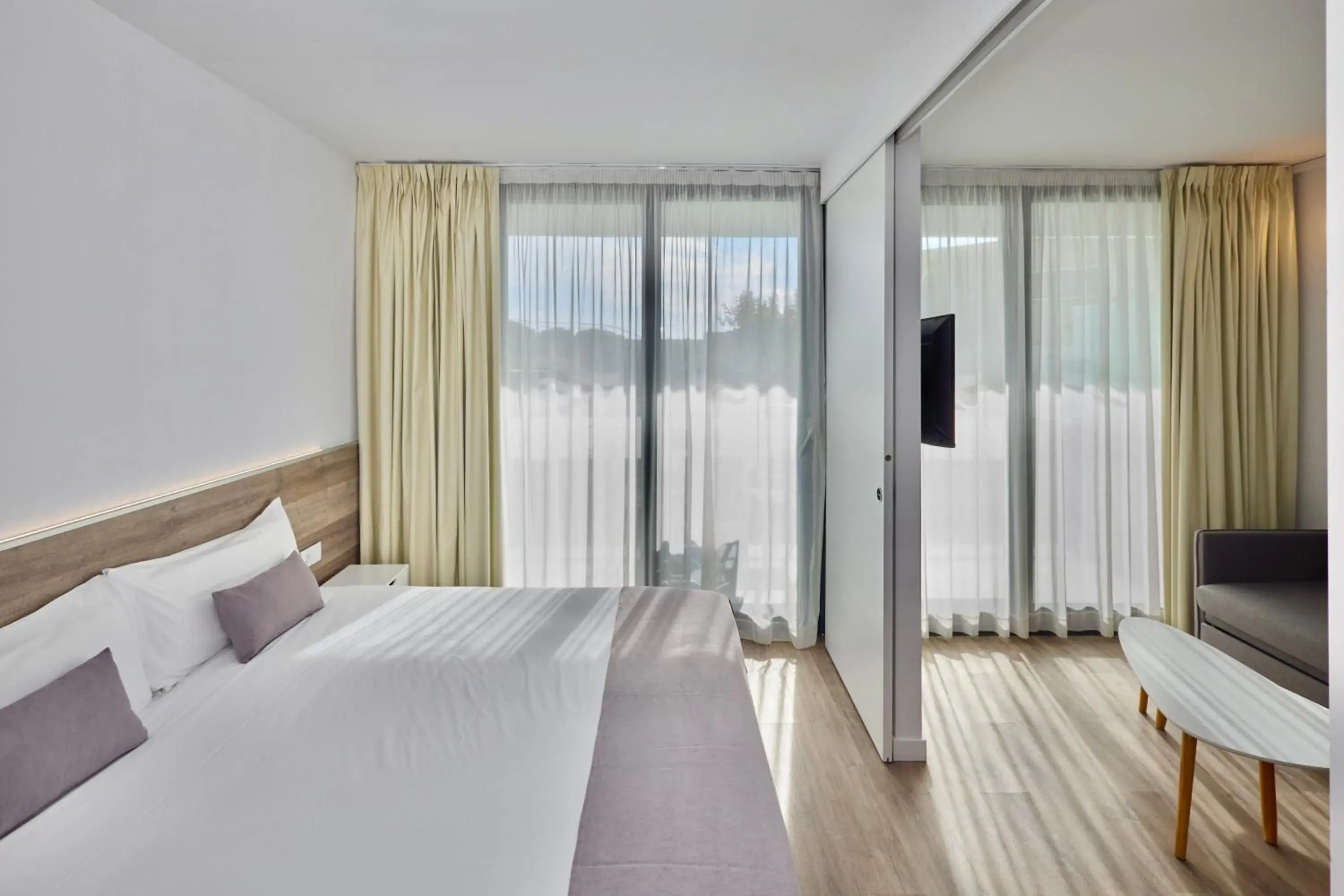 TV and multimedia, Bed in Aparthotel Comtat Sant Jordi TV and multimedia, Bed in Aparthotel Comtat Sant Jordi