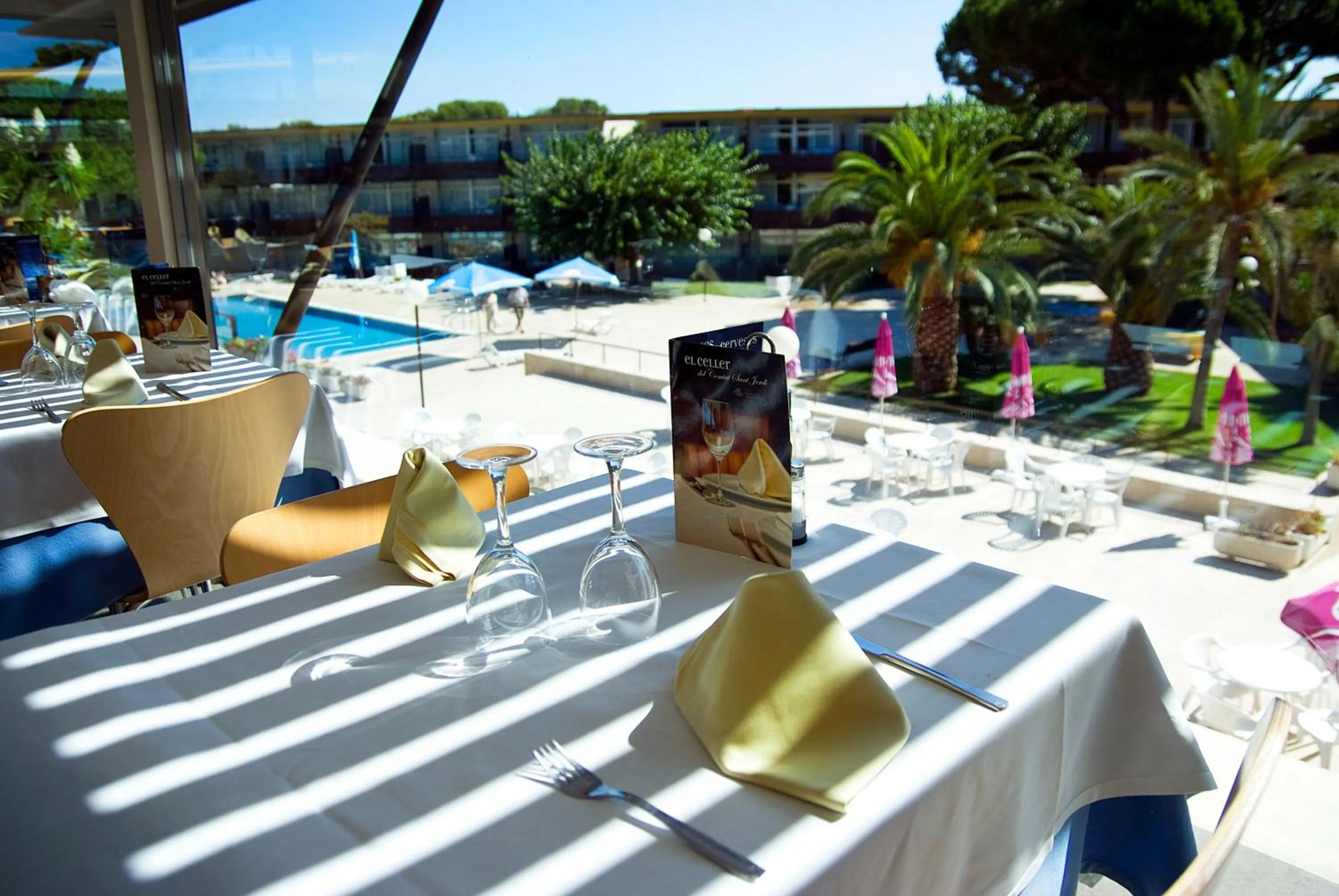 Restaurant/places to eat in Aparthotel Comtat Sant Jordi