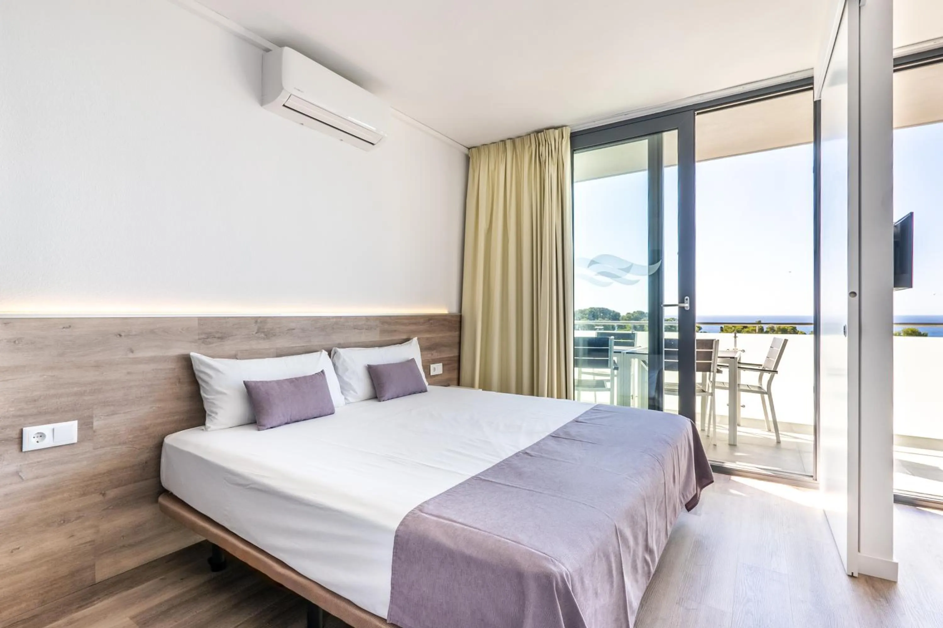 Bedroom, Bed in Aparthotel Comtat Sant Jordi