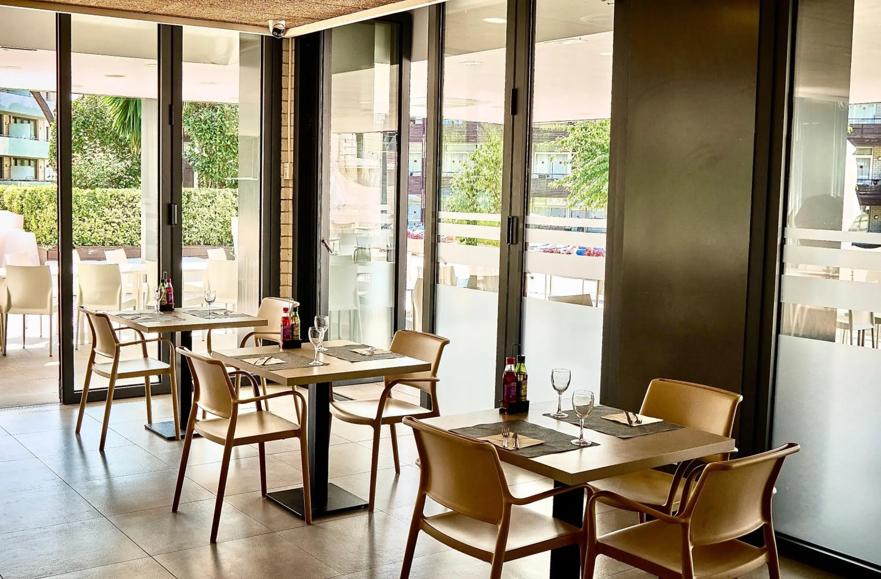 Restaurant/places to eat in Aparthotel Comtat Sant Jordi Restaurant/places to eat in Aparthotel Comtat Sant Jordi
