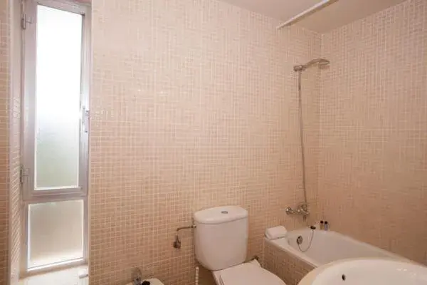 Bathroom in Aparthotel Comtat Sant Jordi Bathroom in Aparthotel Comtat Sant Jordi