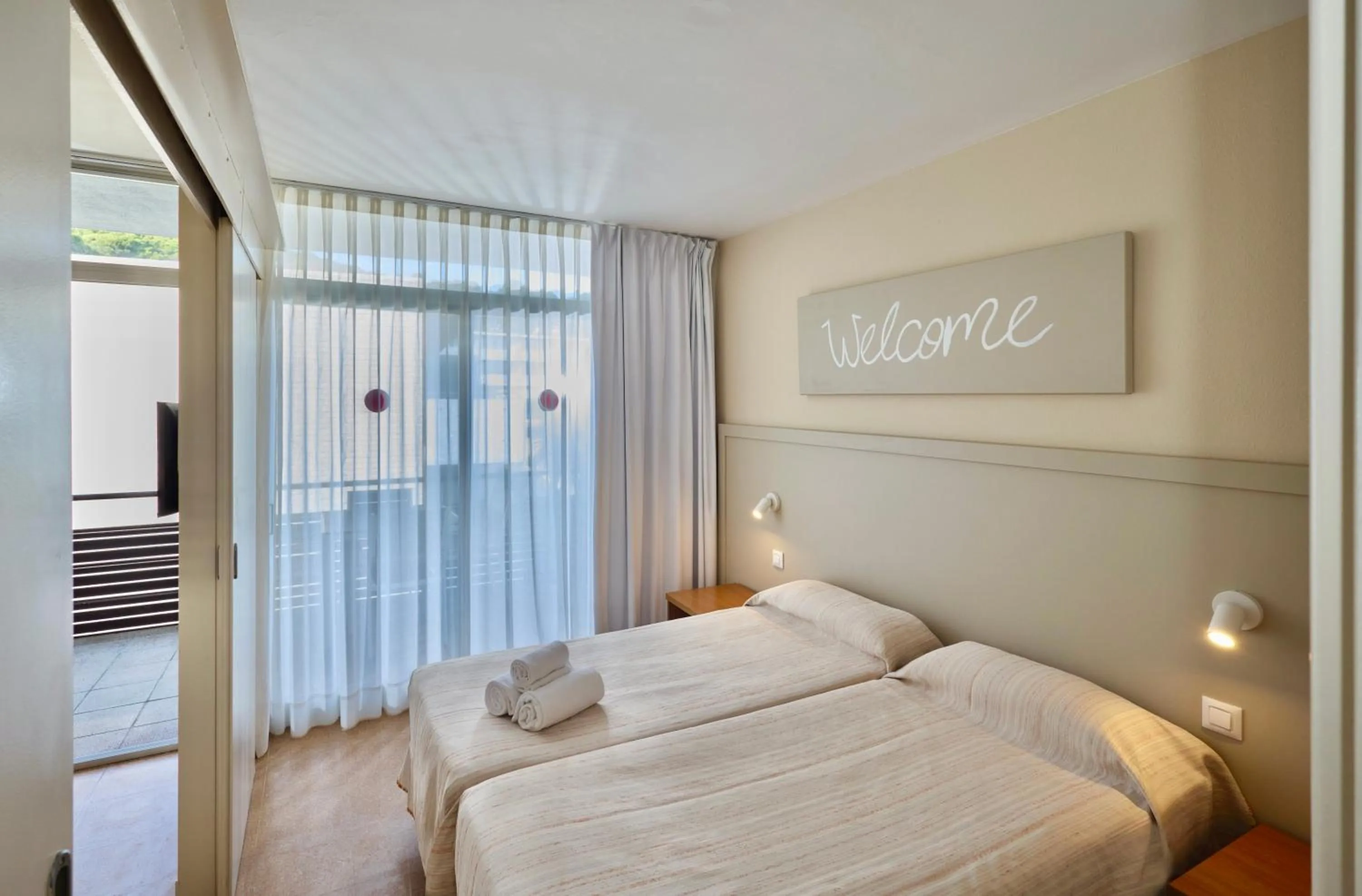 Bedroom, Bed in Aparthotel Comtat Sant Jordi