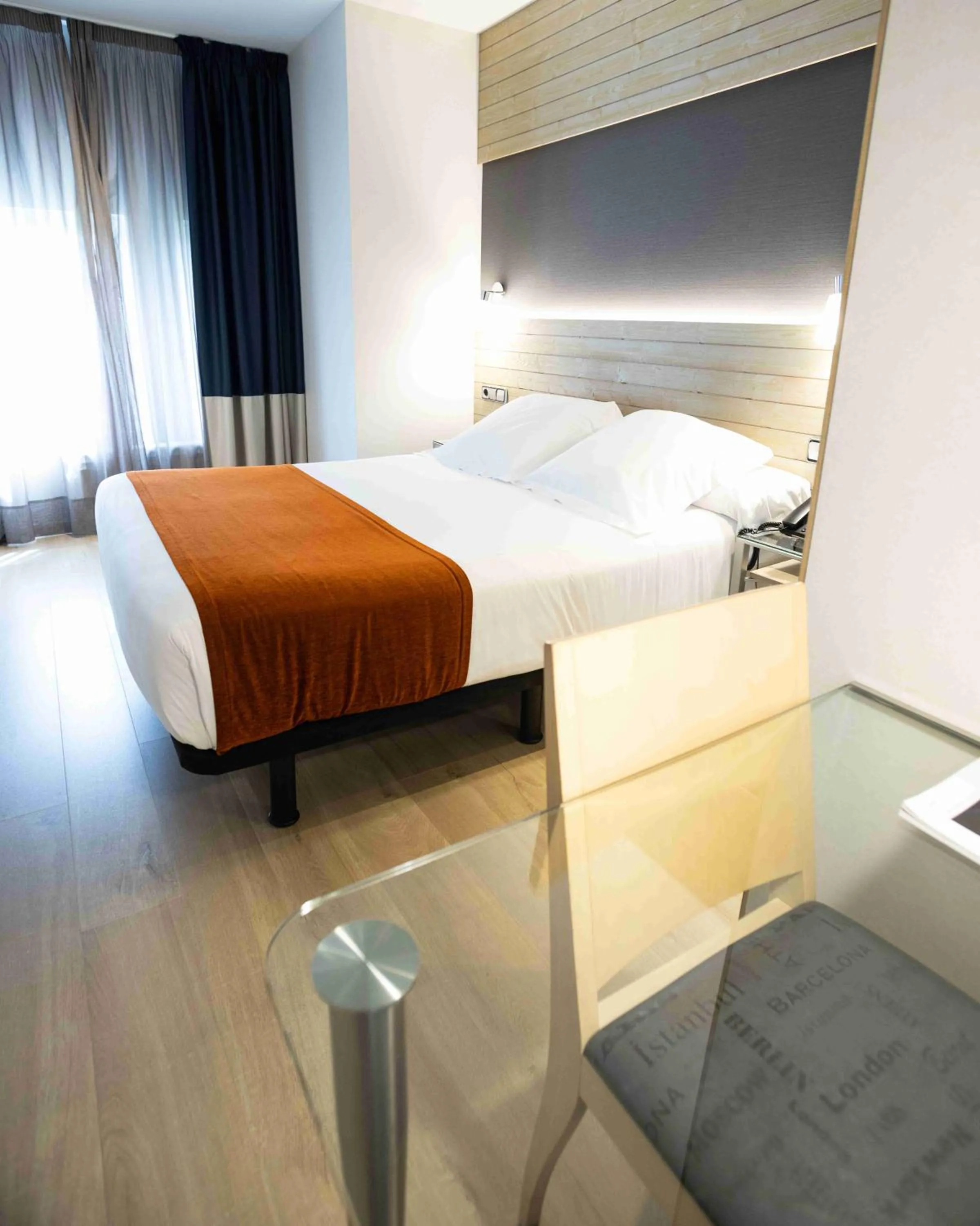 Bedroom, Bed in Hotel Avenida