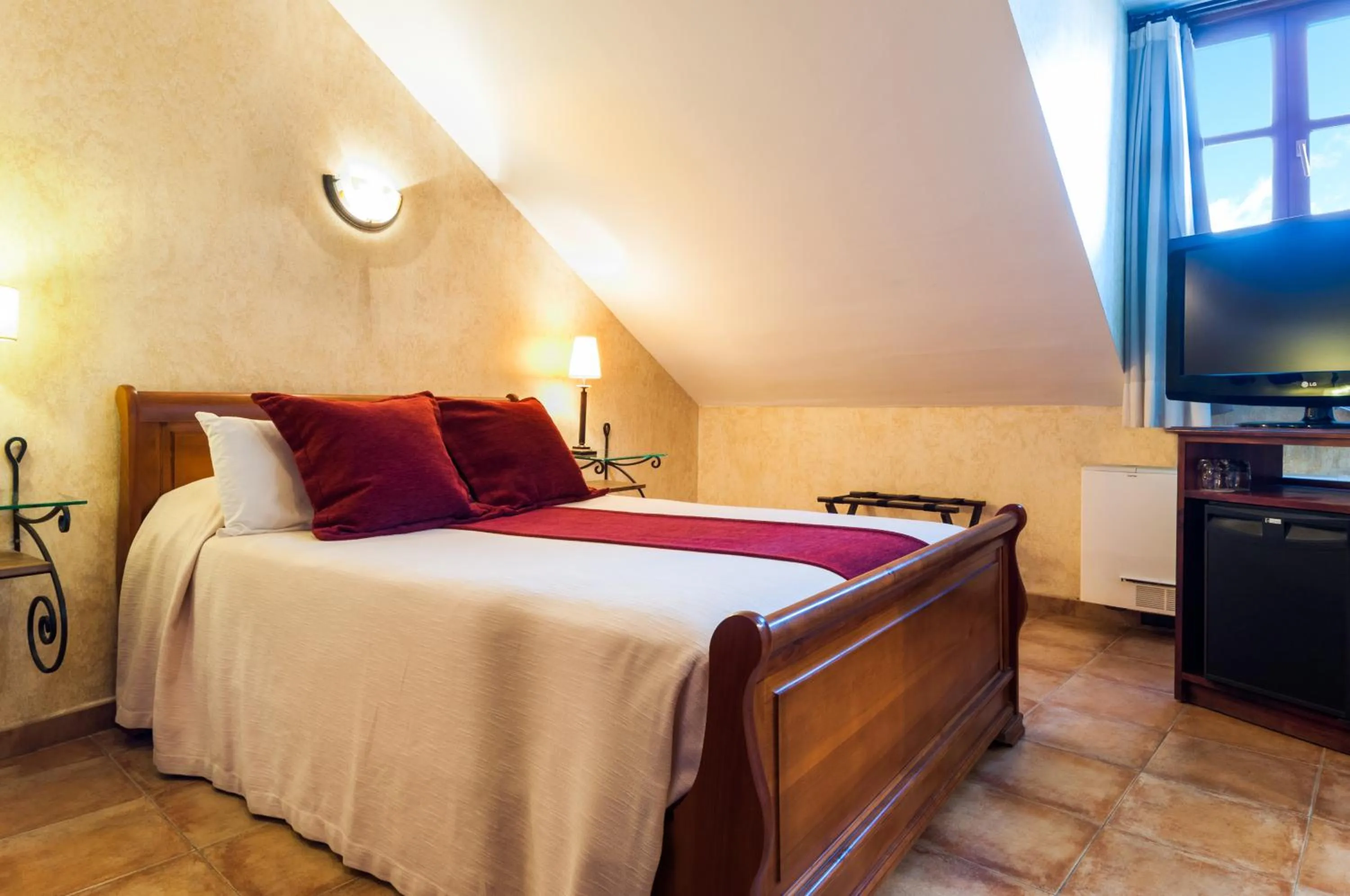 Bedroom, Bed in Jardin de la Abadia, Arroyo de la Encomienda