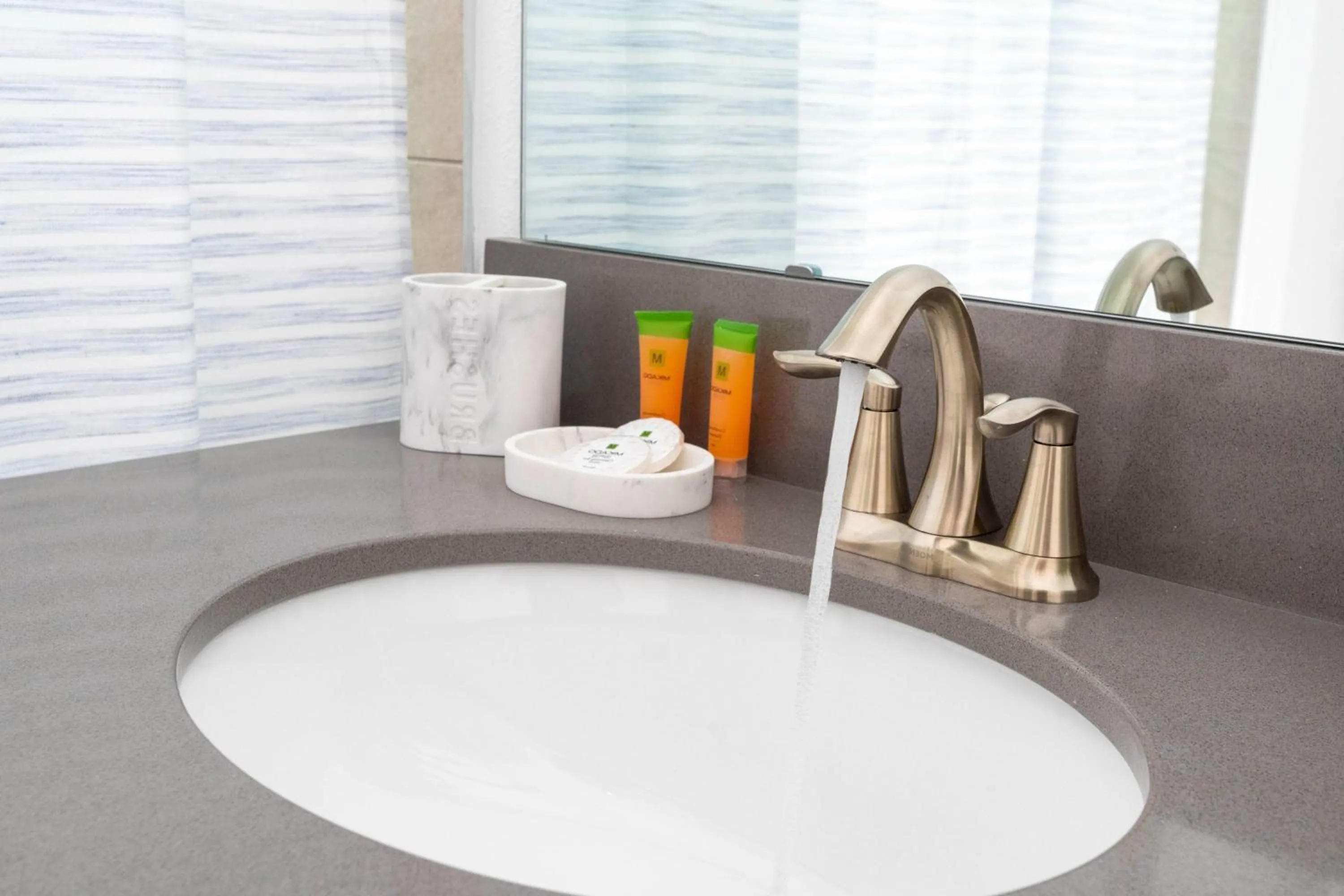 Stunning 4 Bd w/ Pool Close to Disney @ Champions Gate 1158