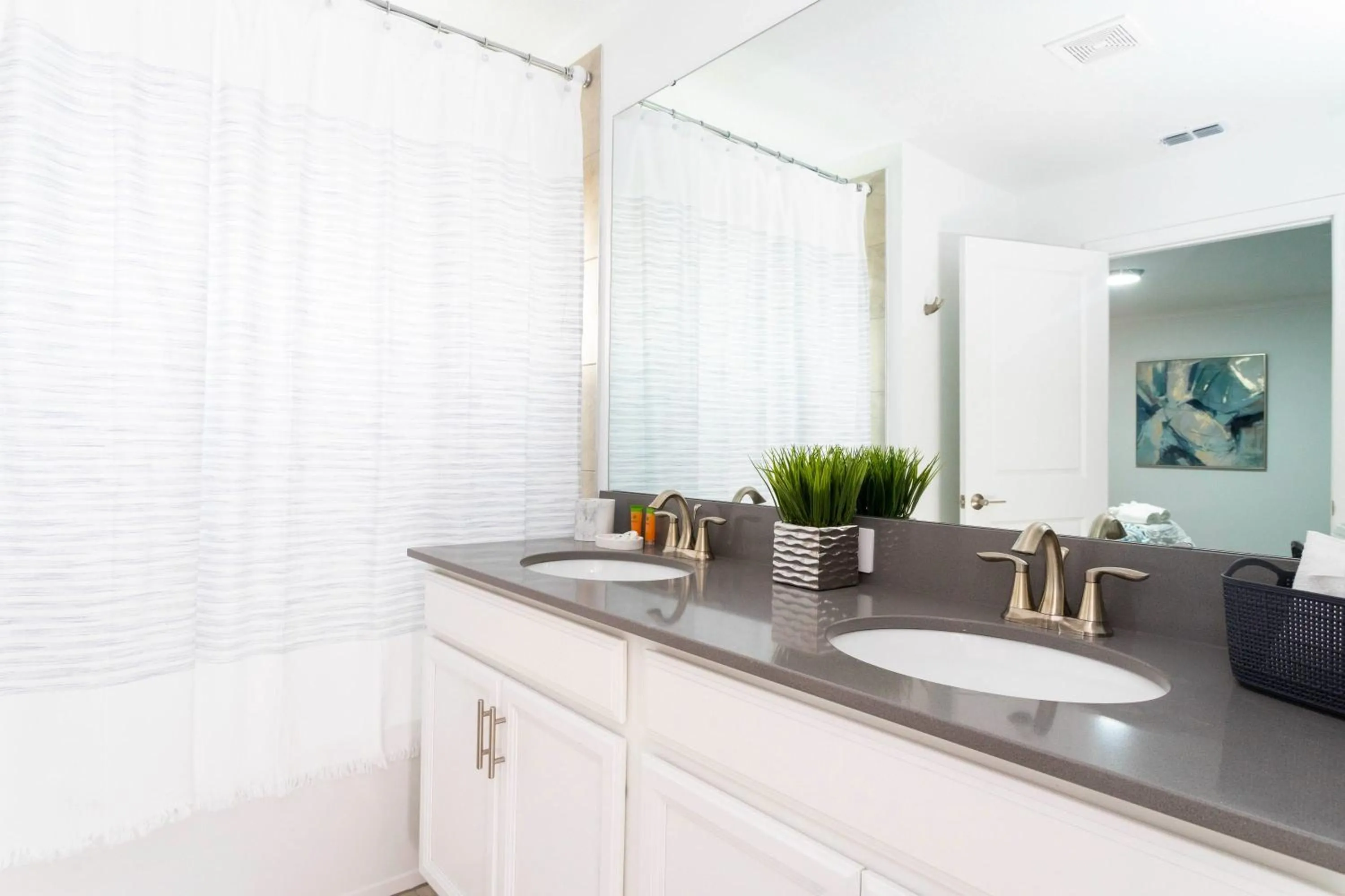 Stunning 4 Bd w/ Pool Close to Disney @ Champions Gate 1158