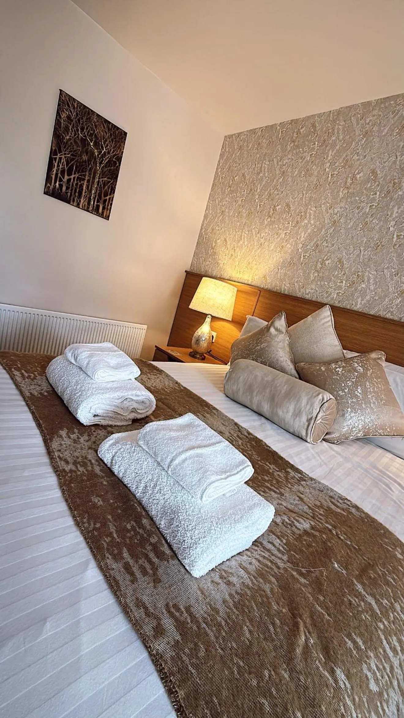 Bedroom, Bed in The Hedges Hotel