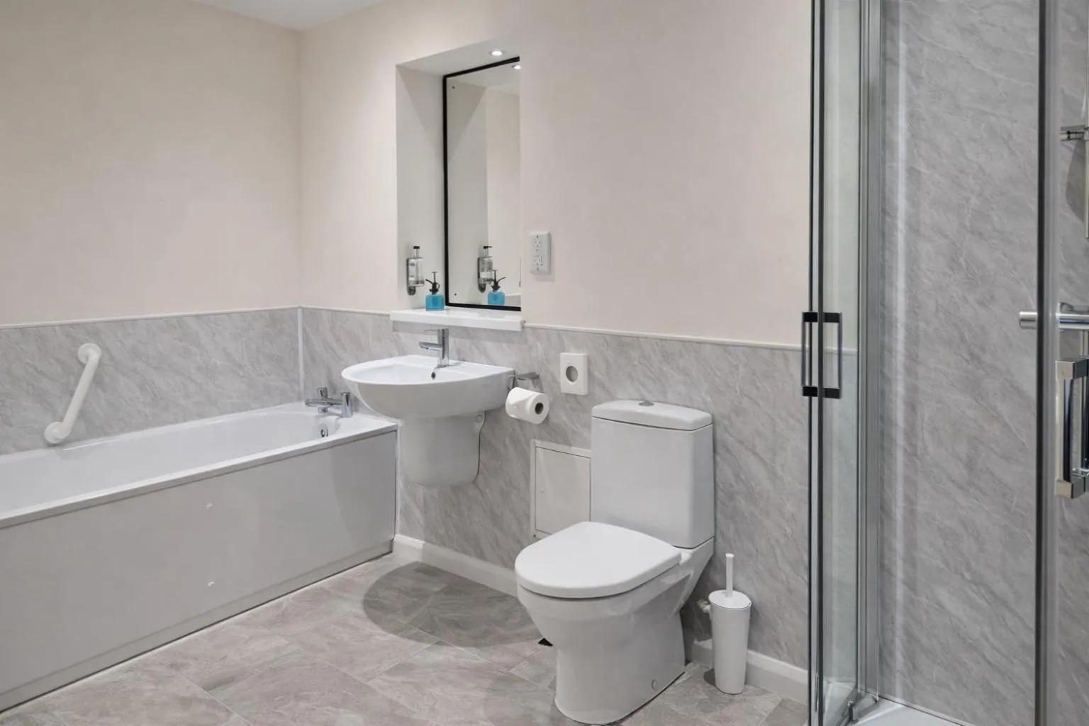 Shower in The Hedges Hotel