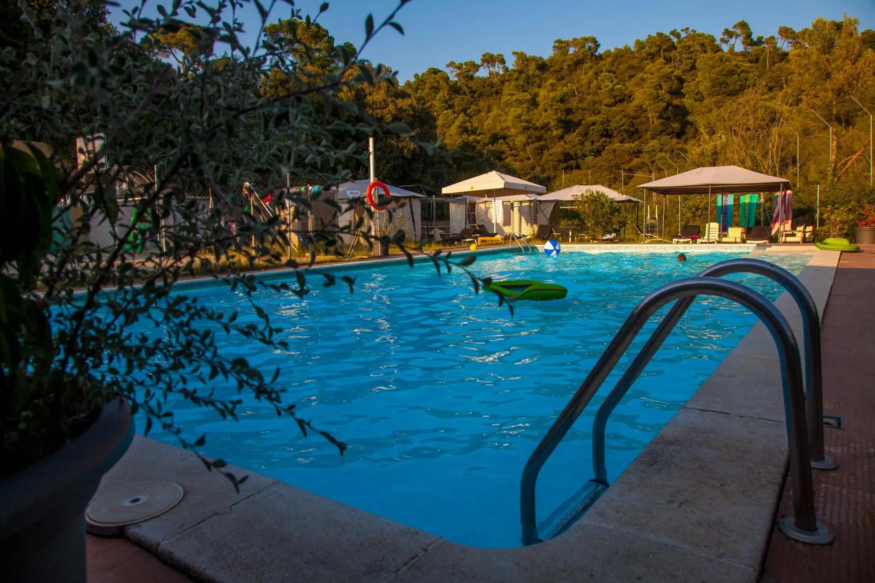 Swimming pool in Inout Swimming pool in Inout