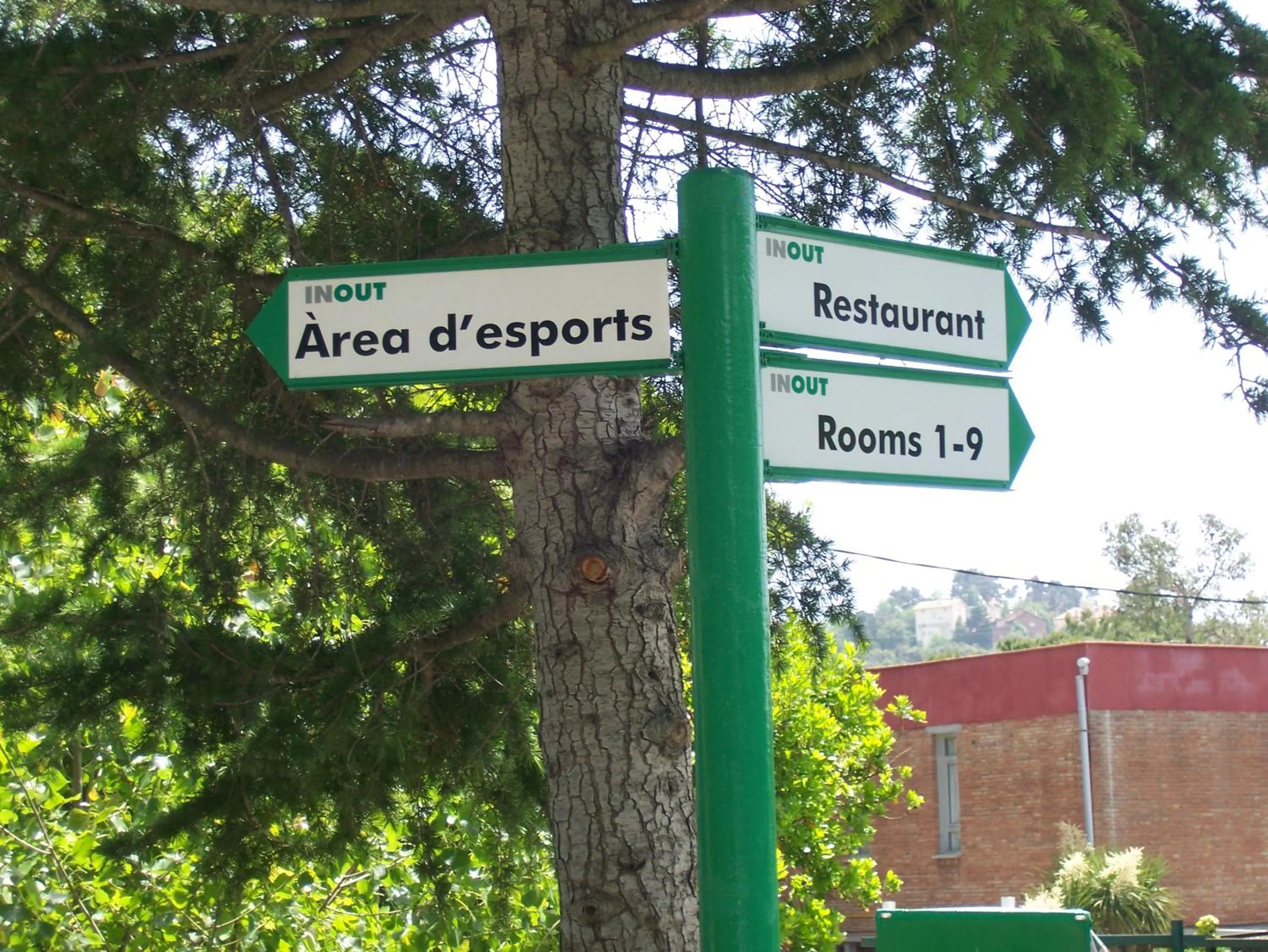 Restaurant/places to eat in Inout