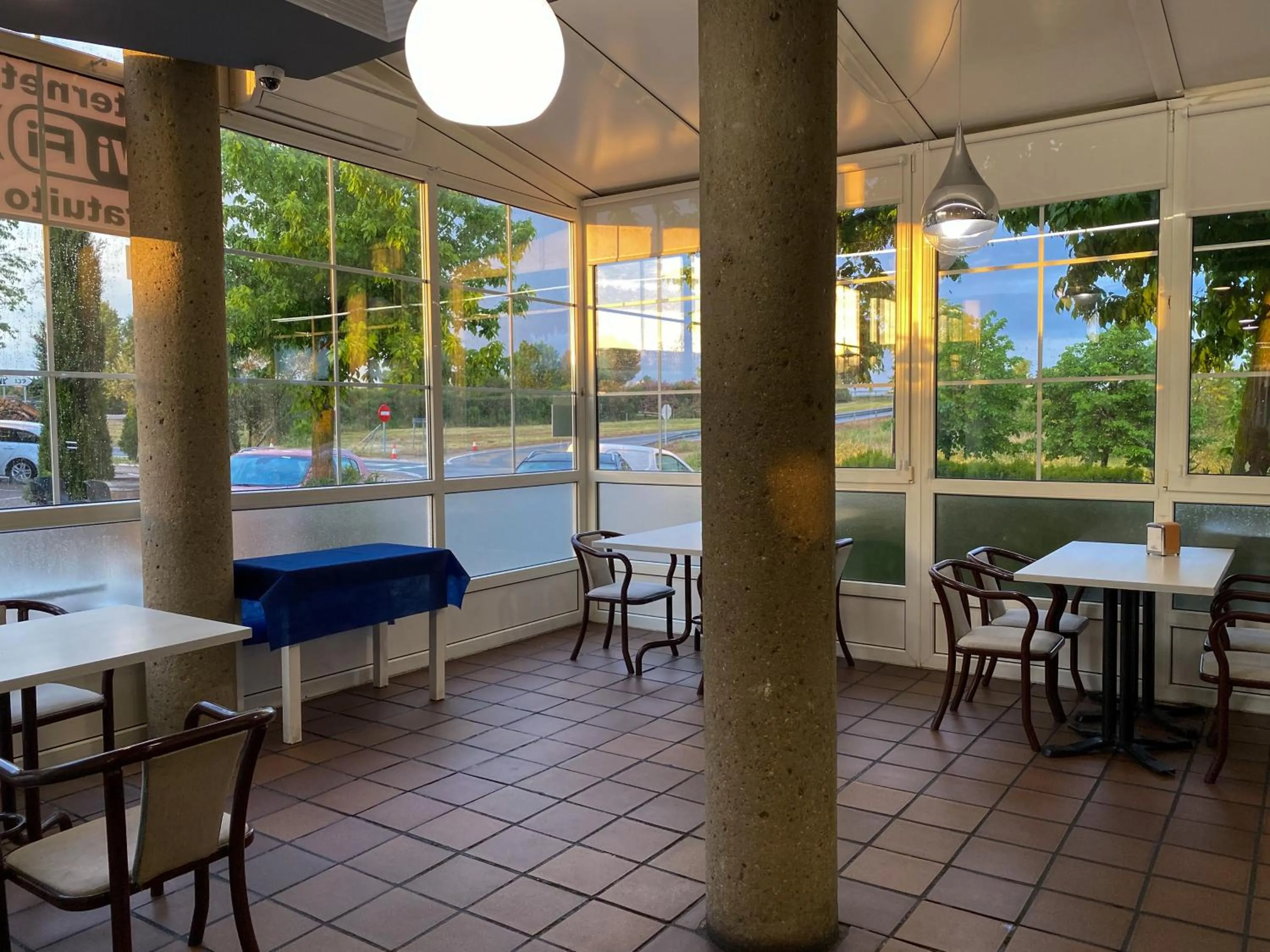 Restaurant/places to eat in Hotel La Colina