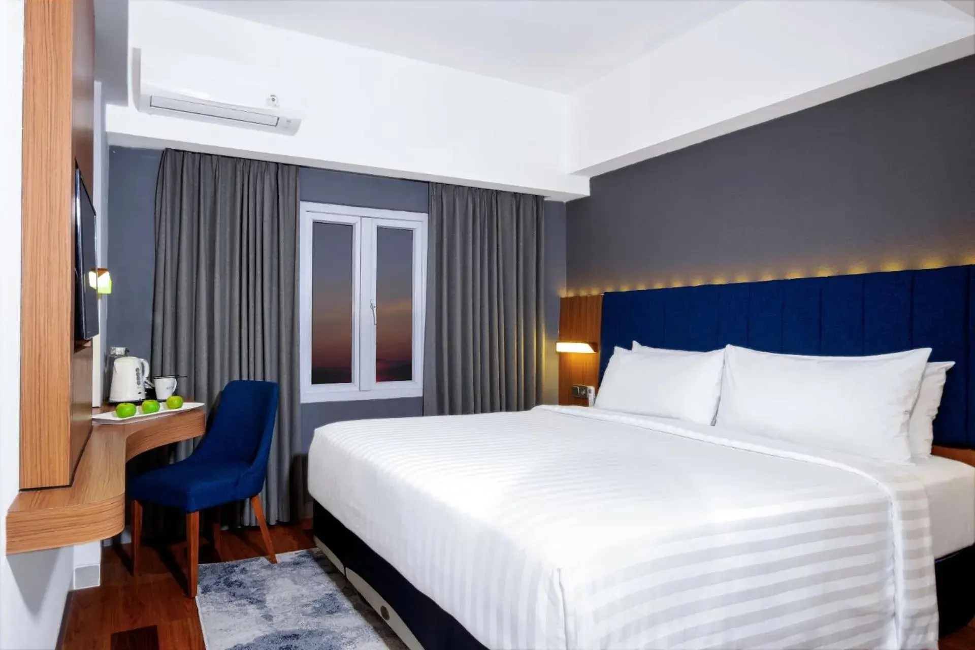 Deluxe Queen Room in Aston Inn Cilacap Deluxe Queen Room in Aston Inn Cilacap