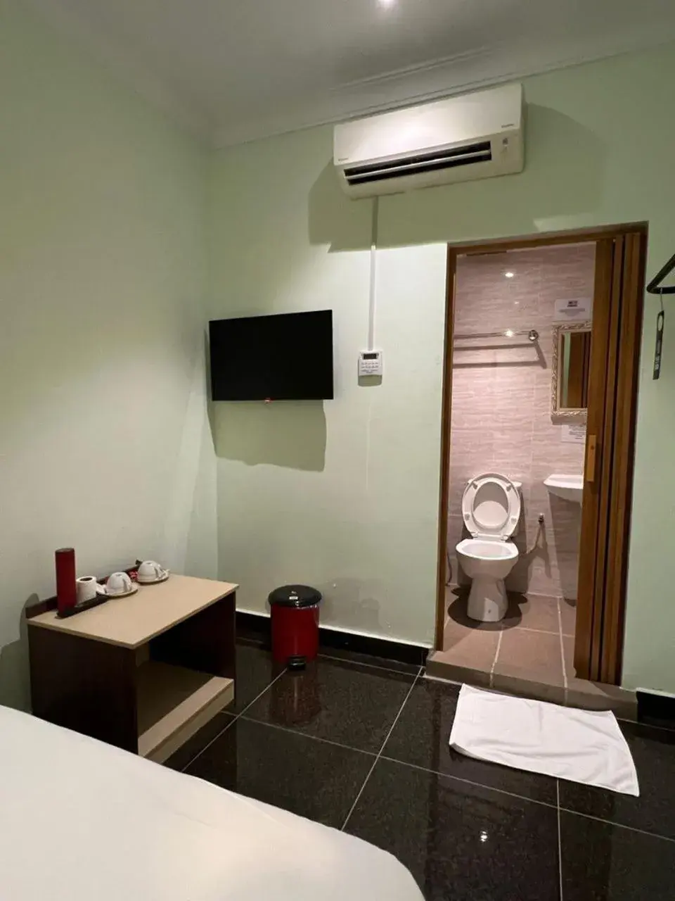 Photo of the whole room, Bed in I Go Inn Photo of the whole room, Bed in I Go Inn