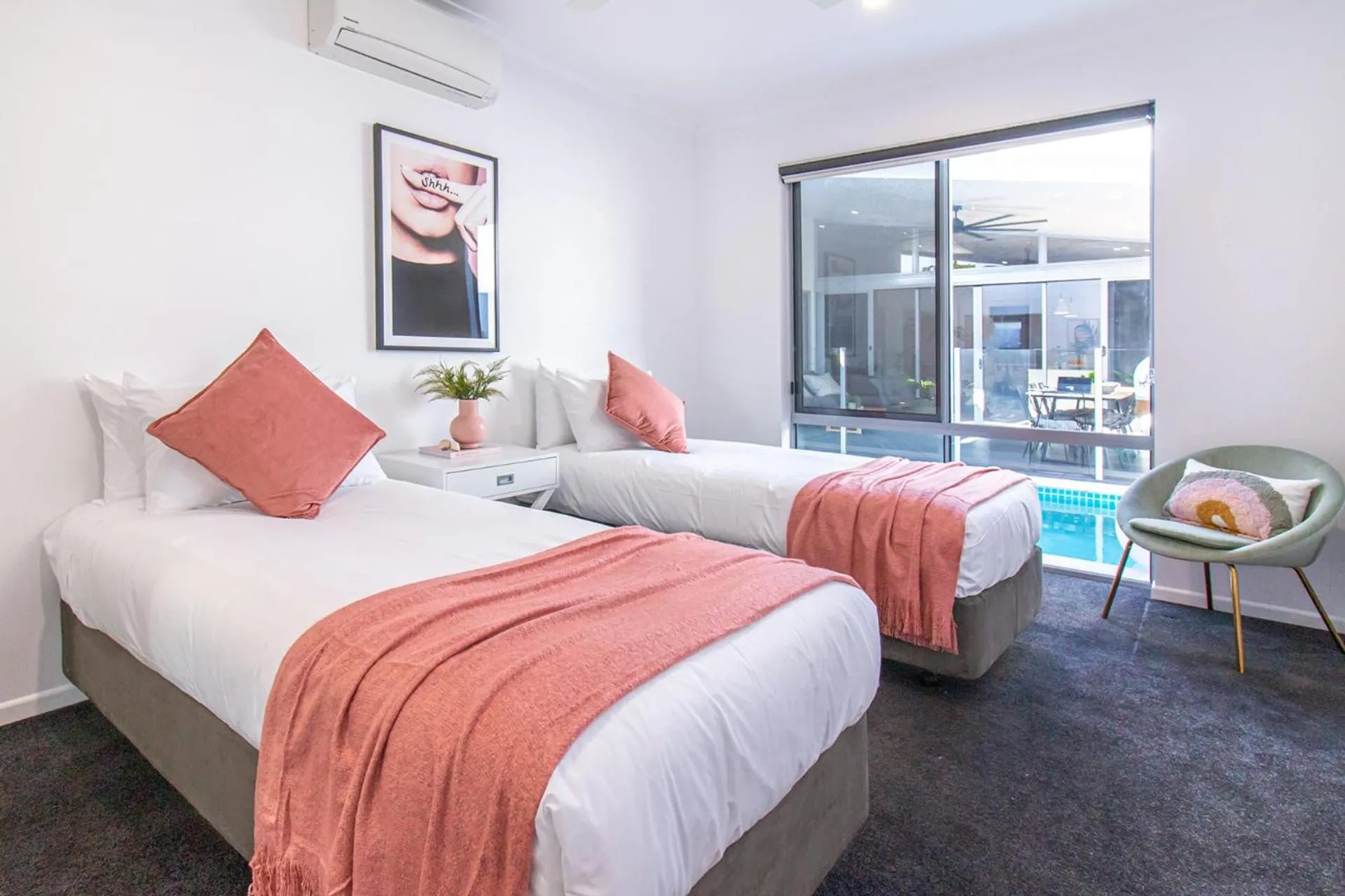 Bed in Pembroke House - Inner city luxury