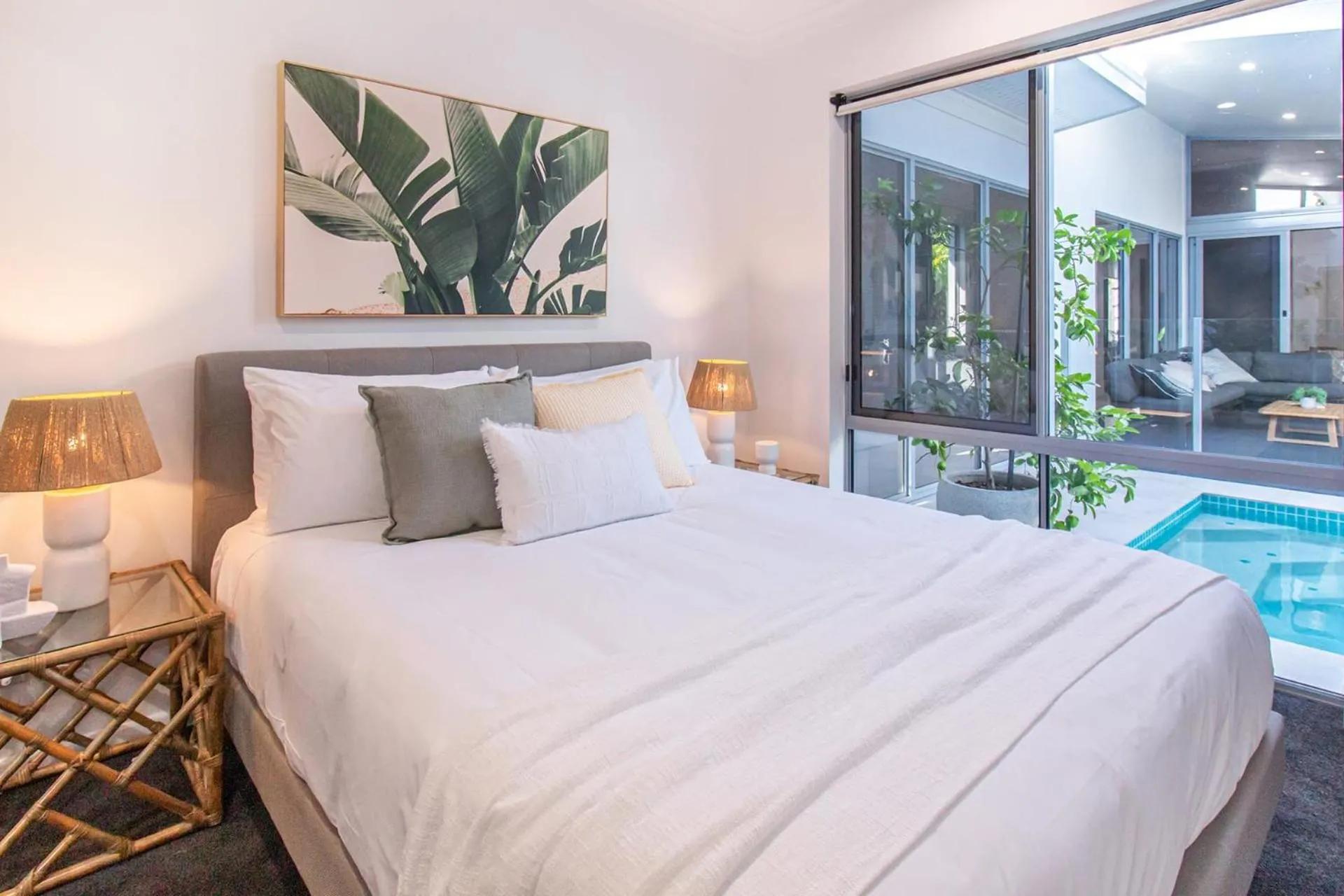 Bed in Pembroke House - Inner city luxury