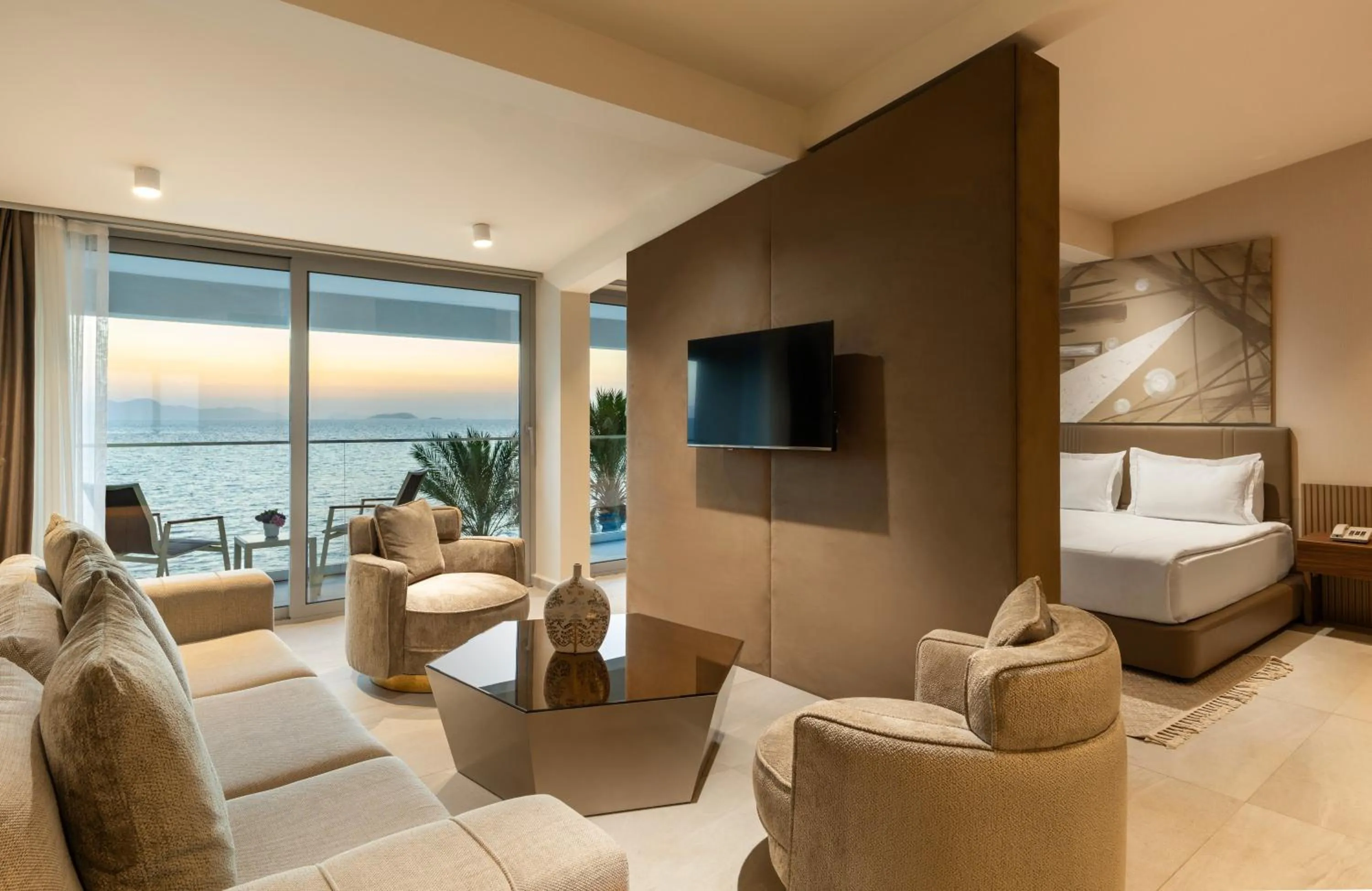 Communal lounge/ TV room in Arin Resort Bodrum
