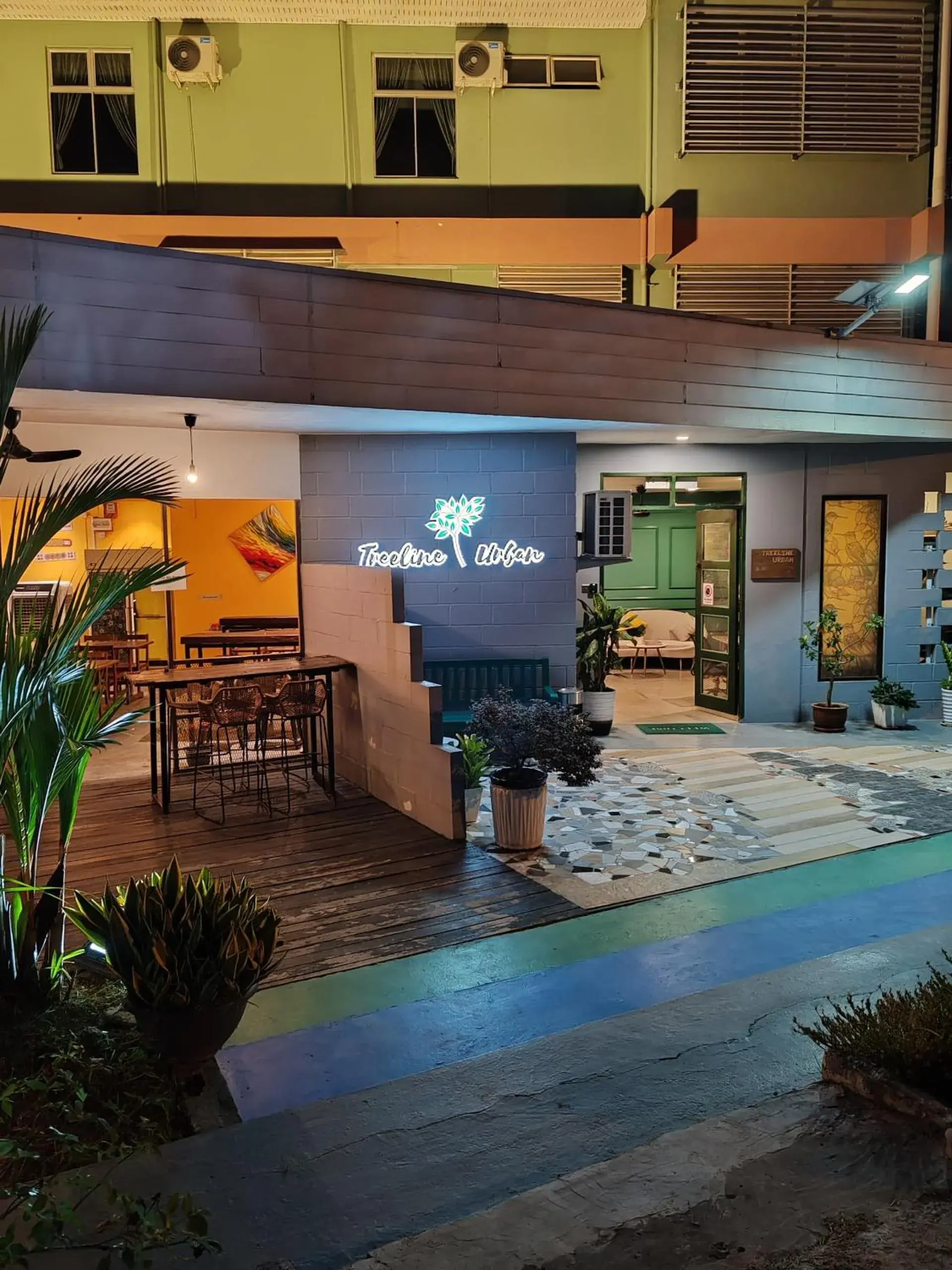 Facade/entrance in Treeline Urban Inn Facade/entrance in Treeline Urban Inn