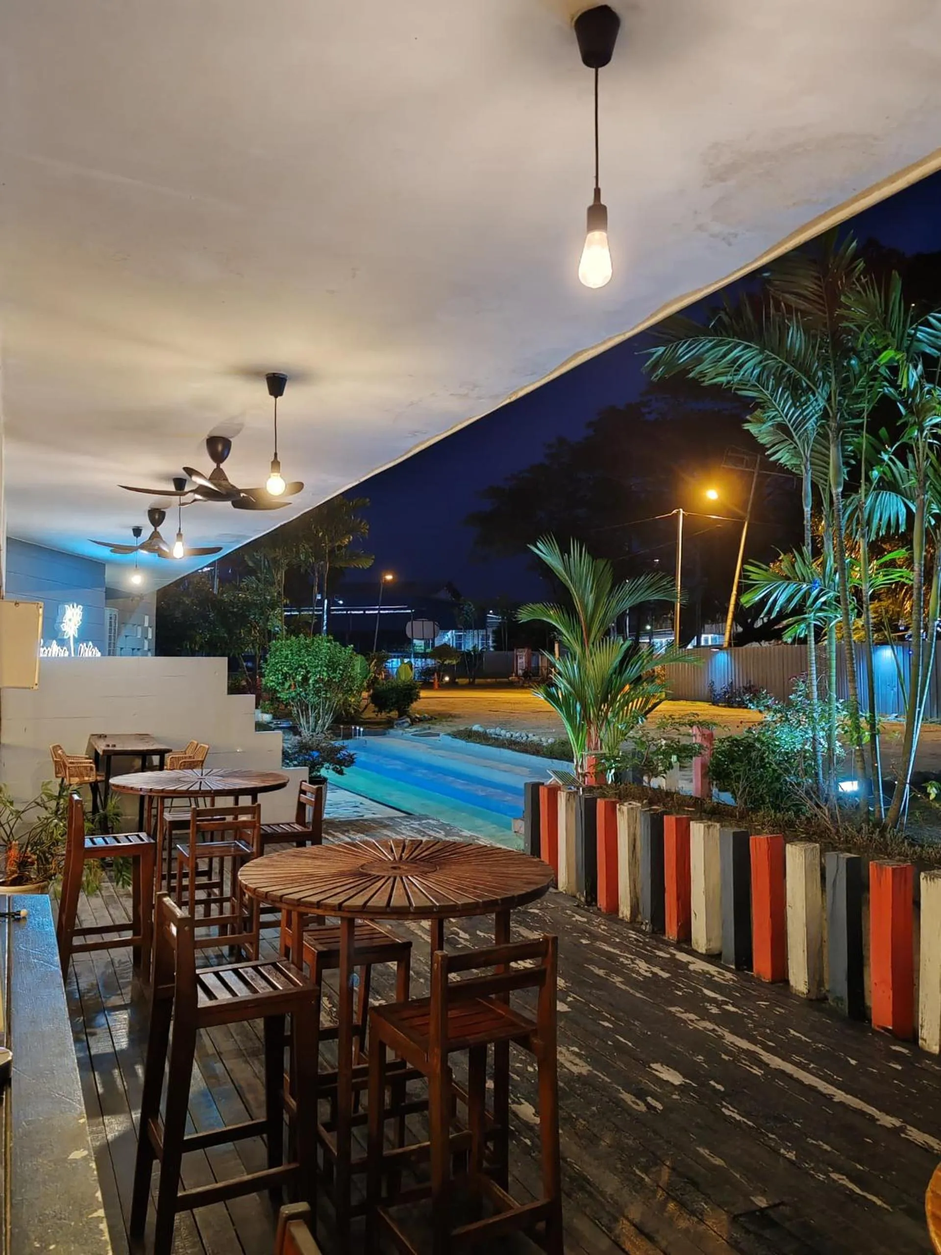 Restaurant/places to eat in Treeline Urban Inn