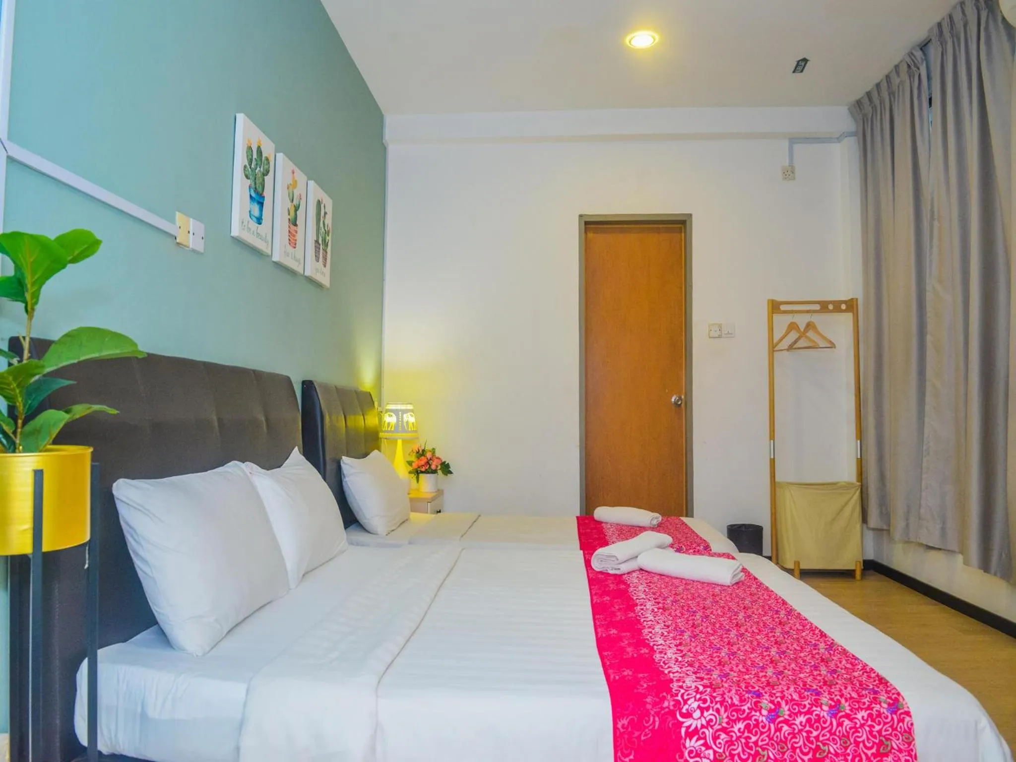 Bed in Treeline Urban Inn