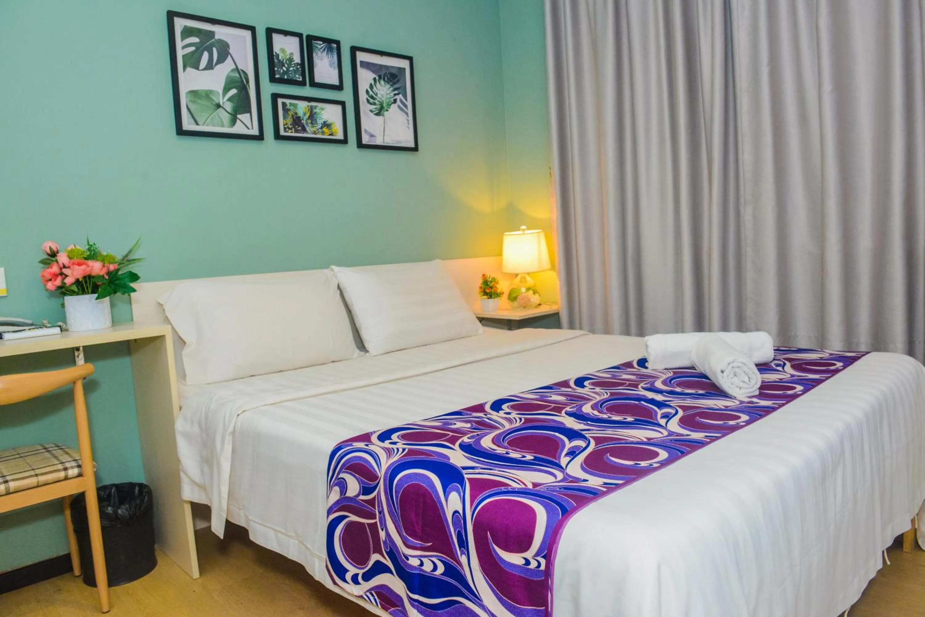 Bed in Treeline Urban Inn