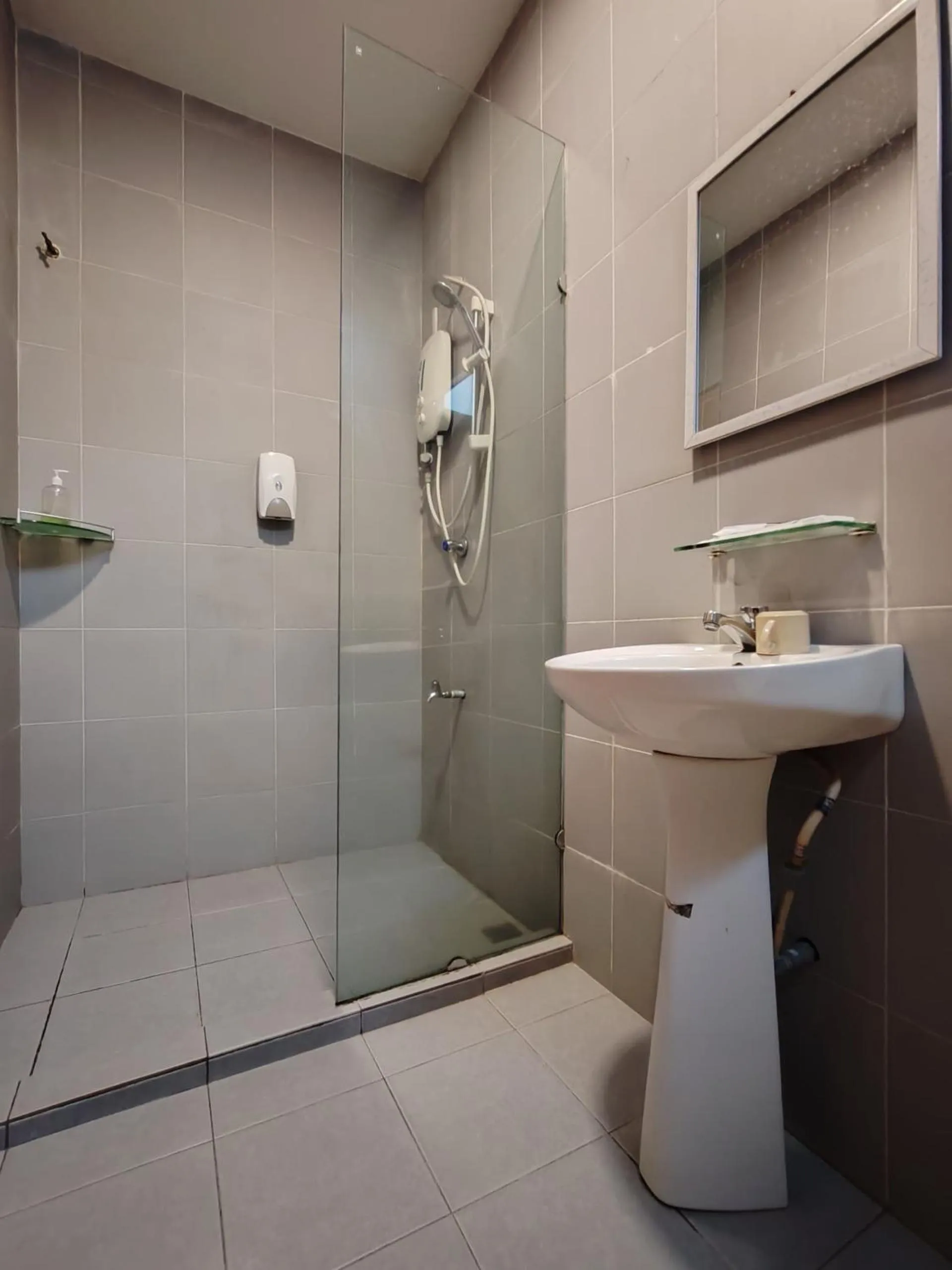 Bathroom in Treeline Urban Inn