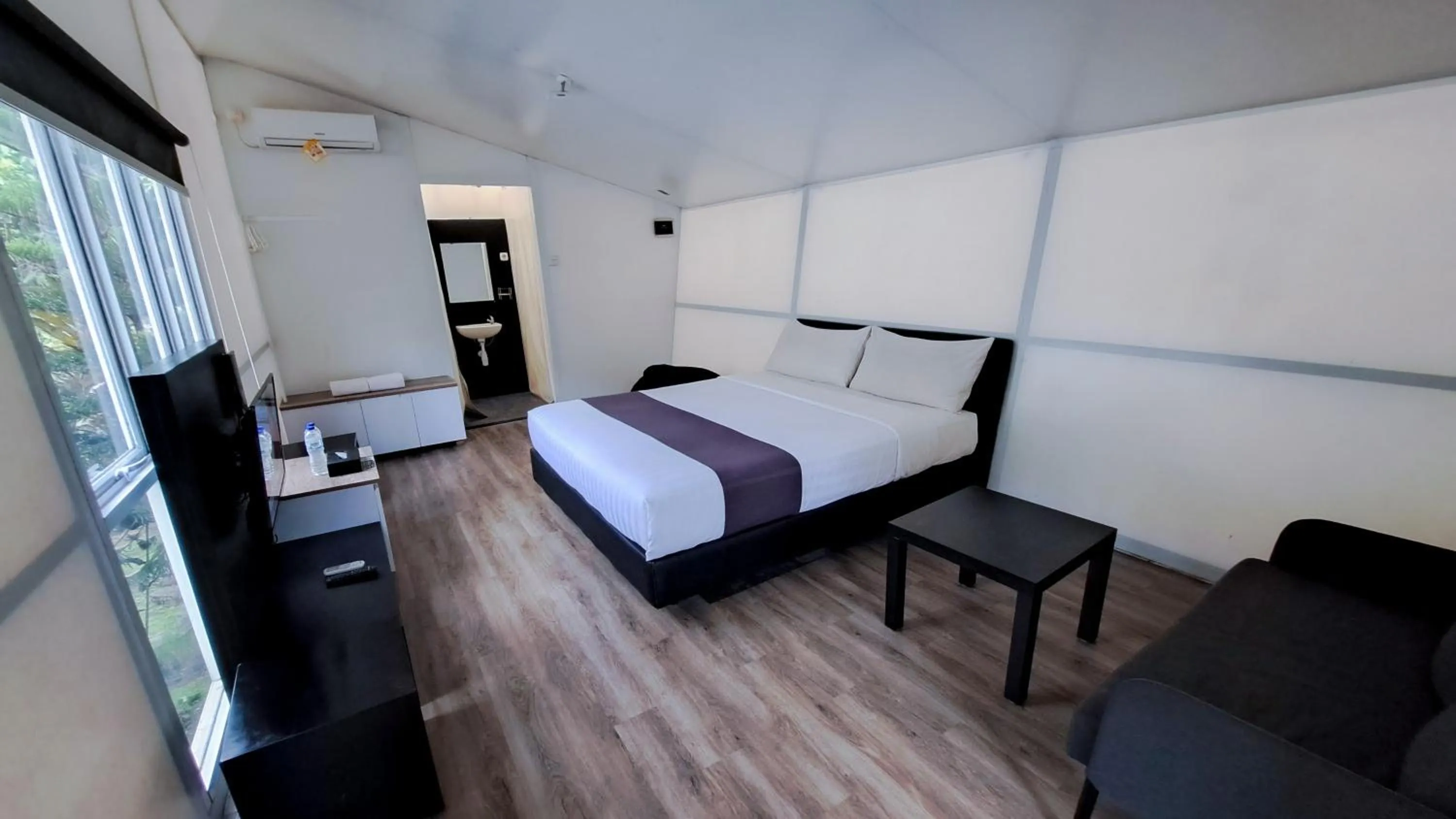 Bedroom, Bed in Leuweung Geledegan Ecoldge