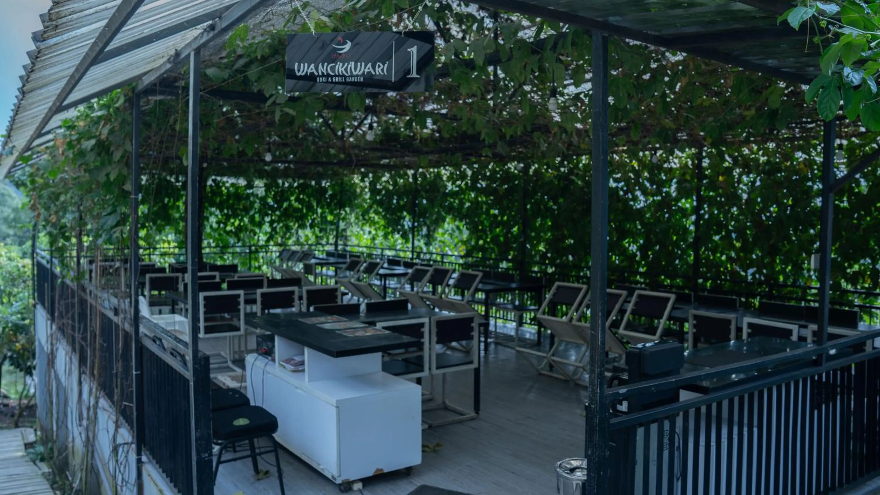 Restaurant/places to eat in Leuweung Geledegan Ecoldge