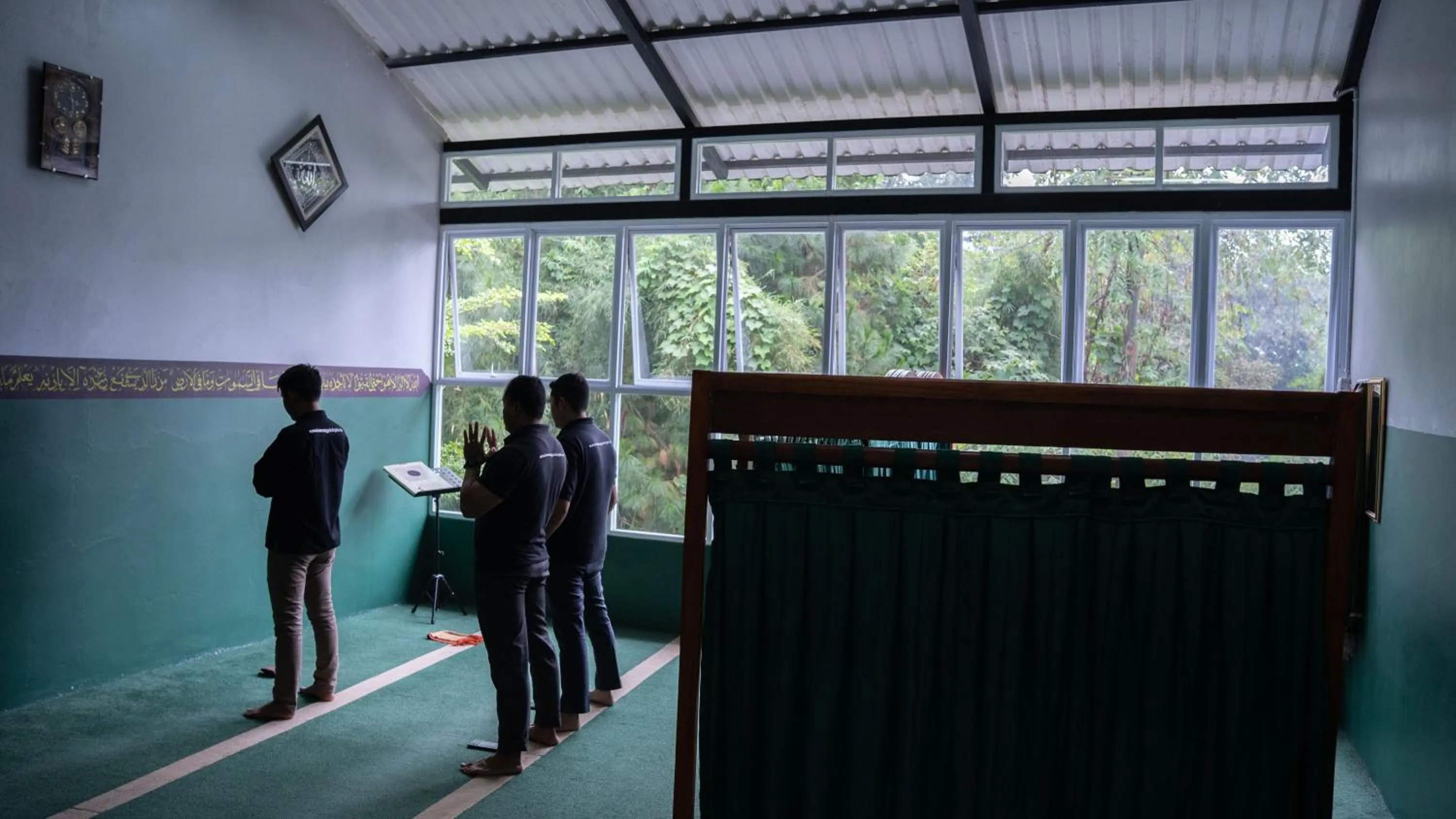 People in Leuweung Geledegan Ecoldge