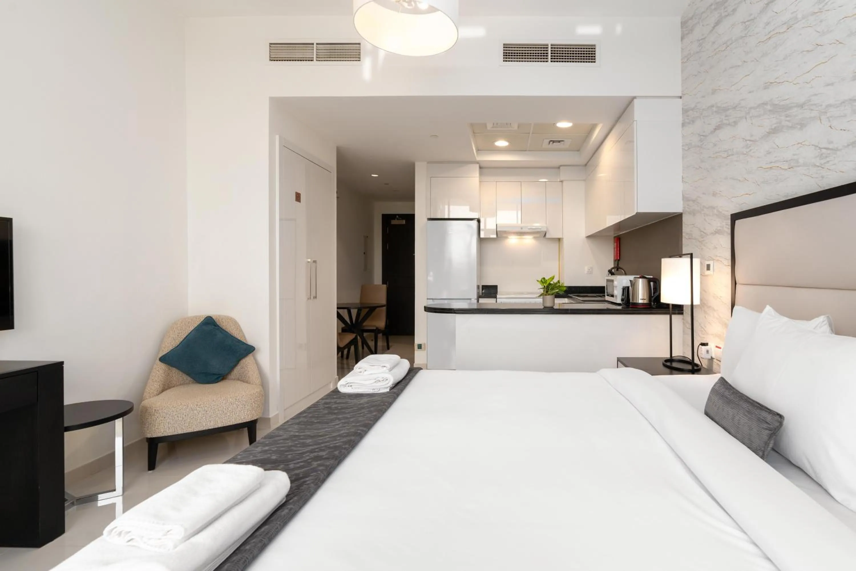 Bed in Vacay lettings - Upgraded studio at Damac tower JVC