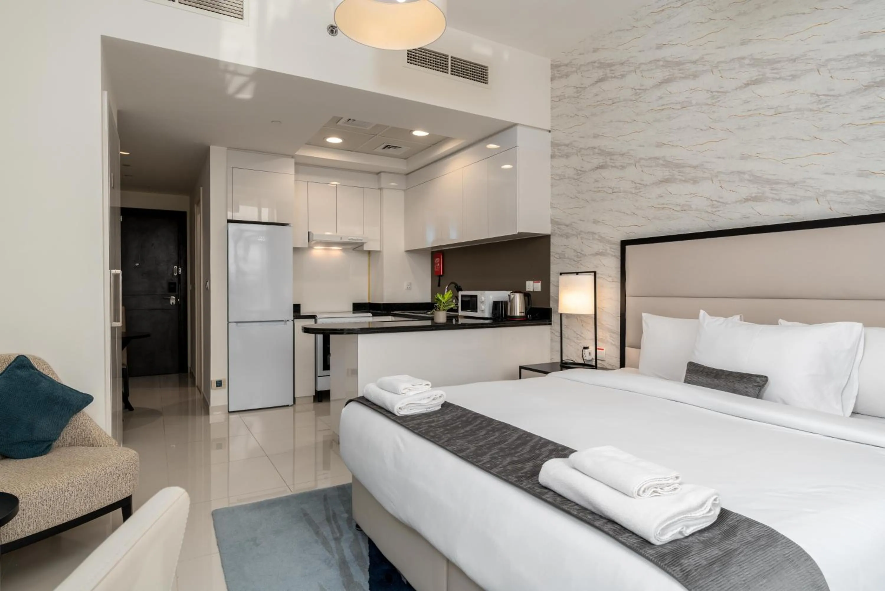 Bed in Vacay lettings - Upgraded studio at Damac tower JVC