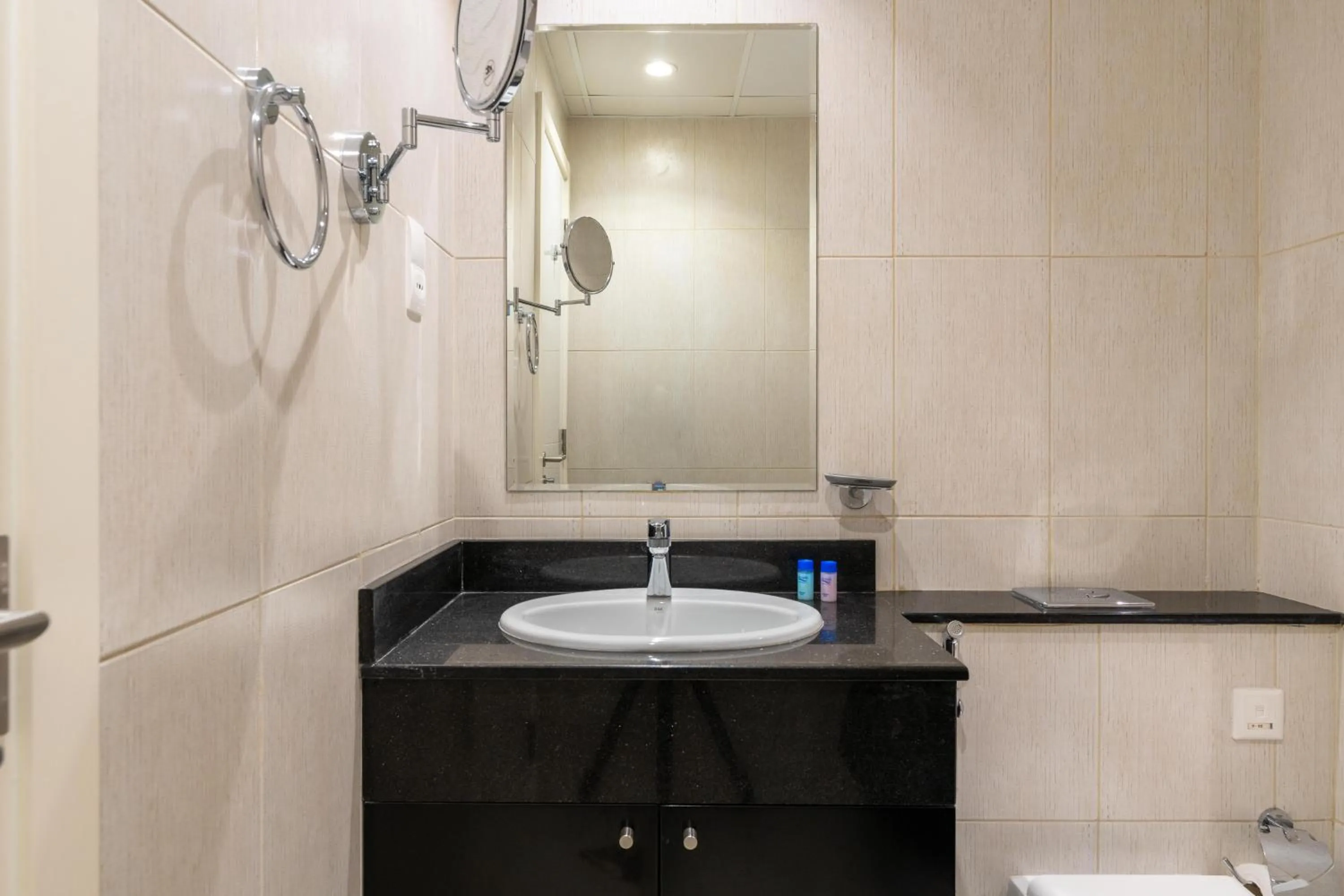 Bathroom in Vacay lettings - Upgraded studio at Damac tower JVC