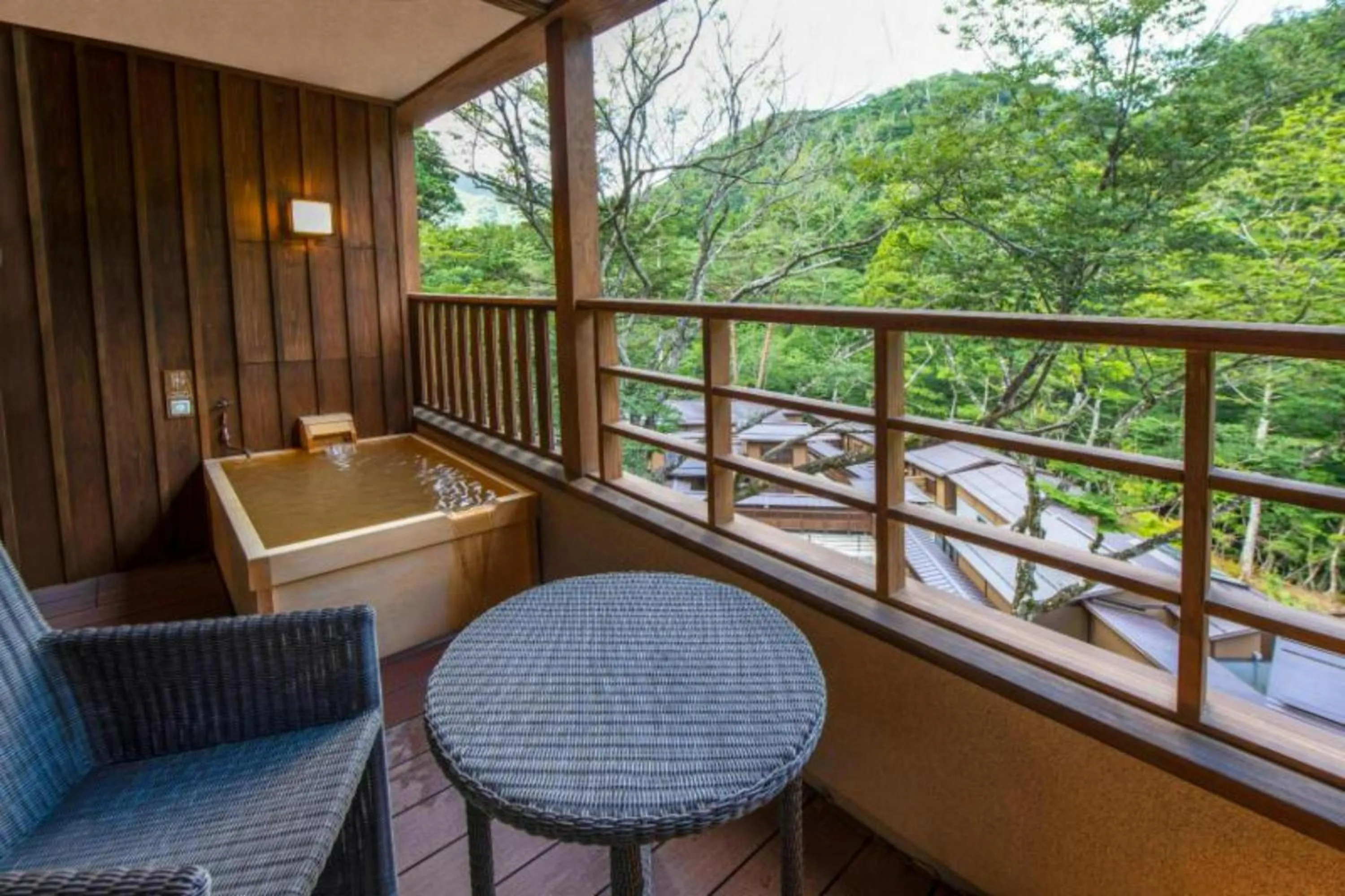 Day in Shionoyu Onsen Rengetsu