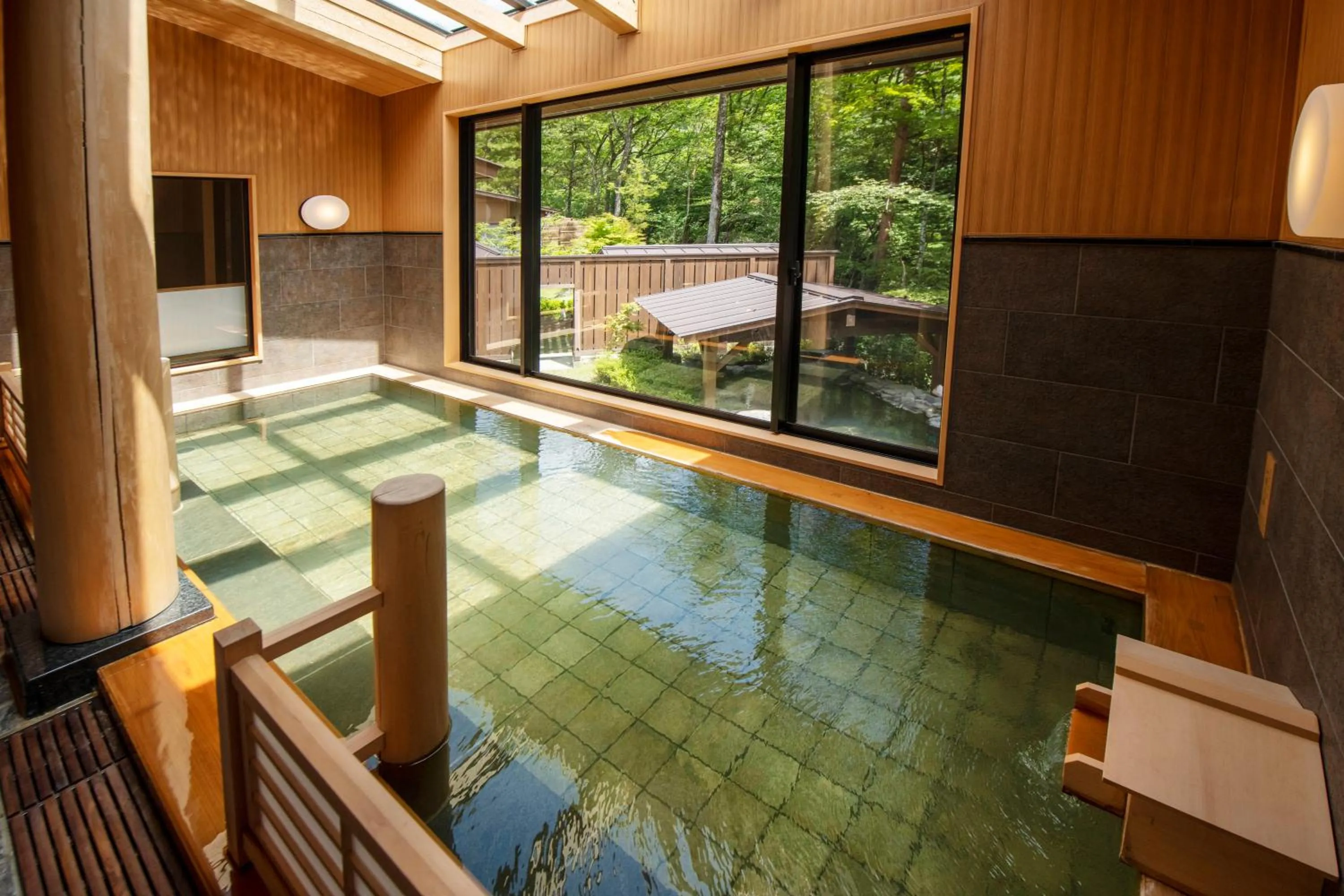 Hot Spring Bath in Shionoyu Onsen Rengetsu