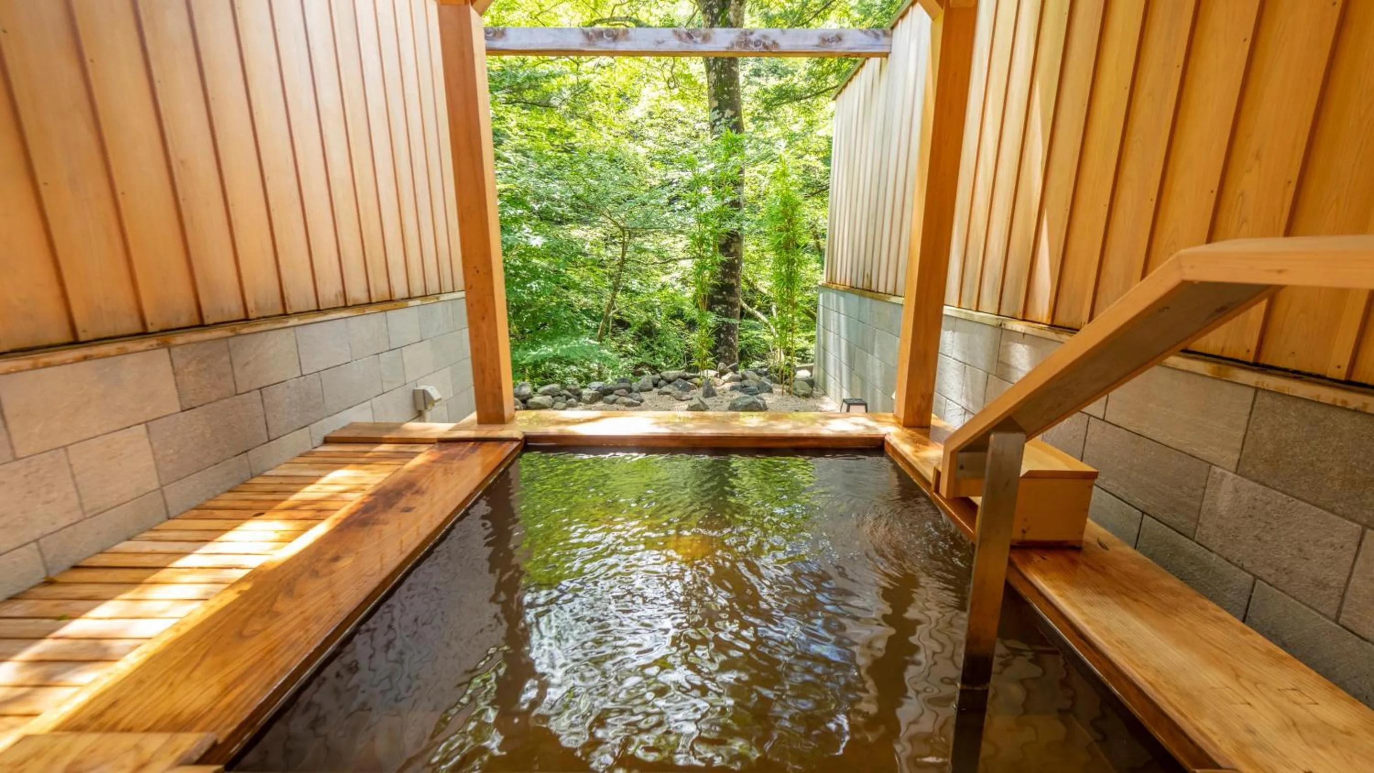 Hot Spring Bath in Shionoyu Onsen Rengetsu